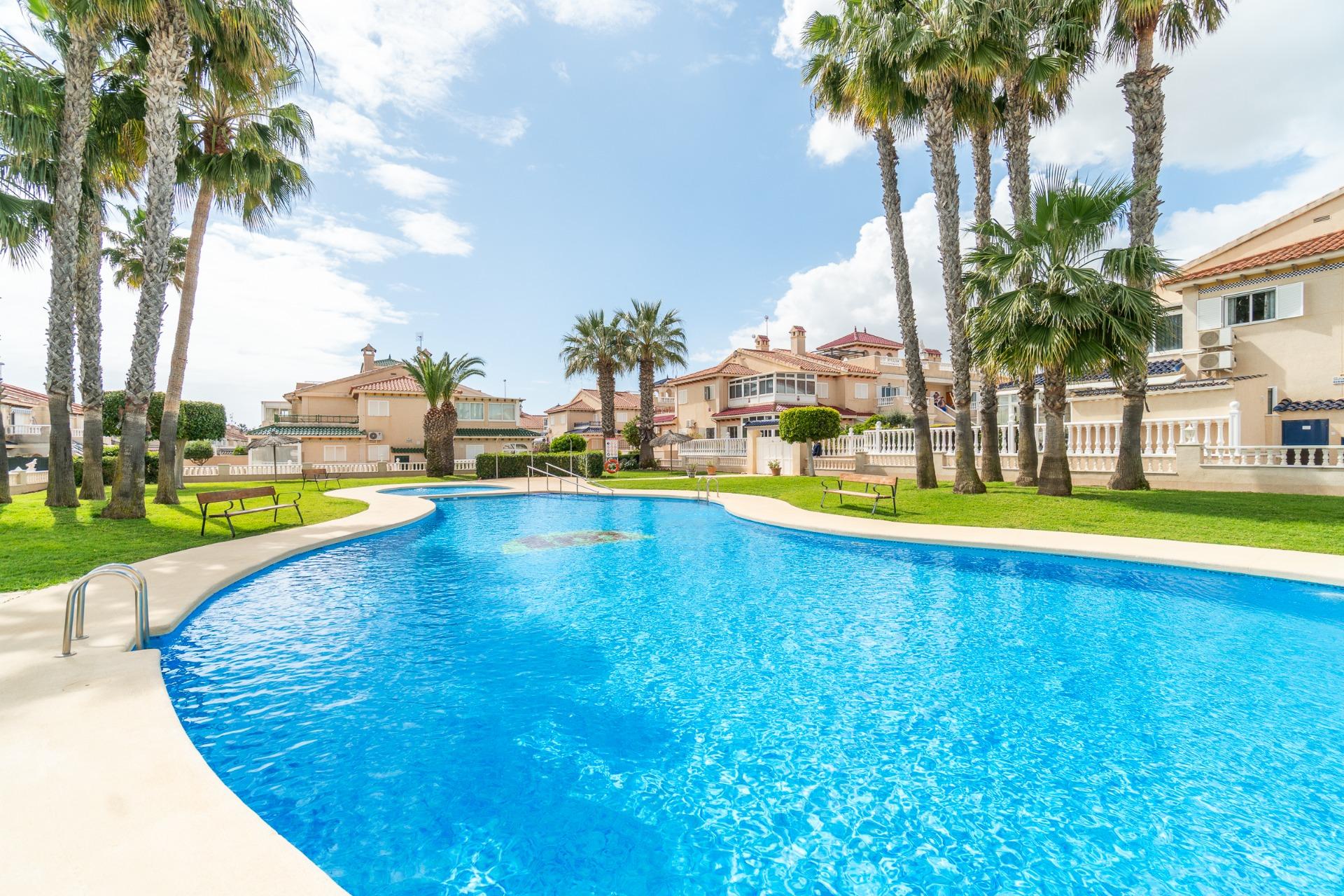 For sale - 3 Bedroom 2 Bathroom Town house in Playa Flamenca - Zeniamar-Horizonte-La Campana  - Alicante