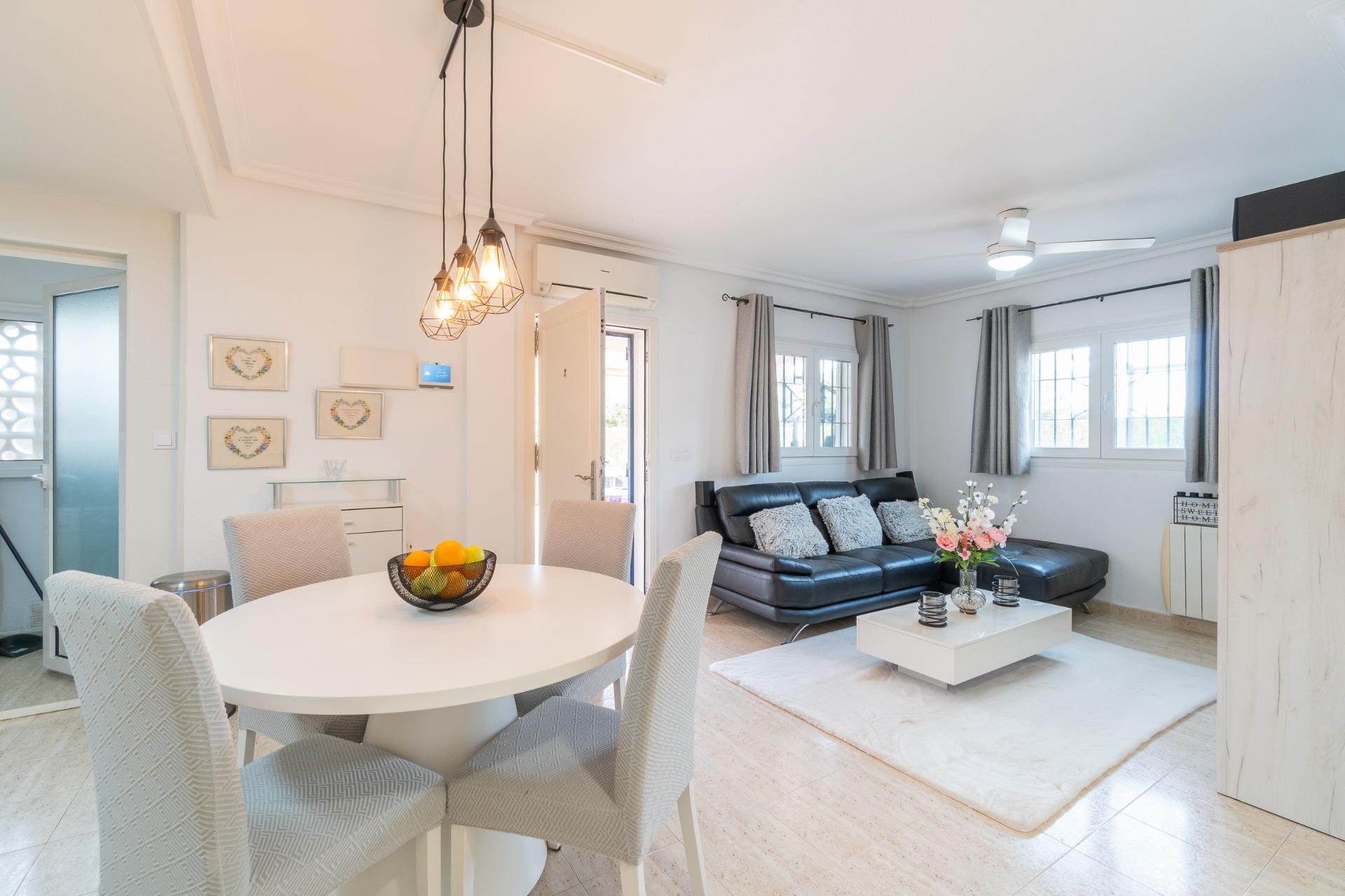 For sale - 3 Bedroom 2 Bathroom Town house in Playa Flamenca - Zeniamar-Horizonte-La Campana  - Alicante