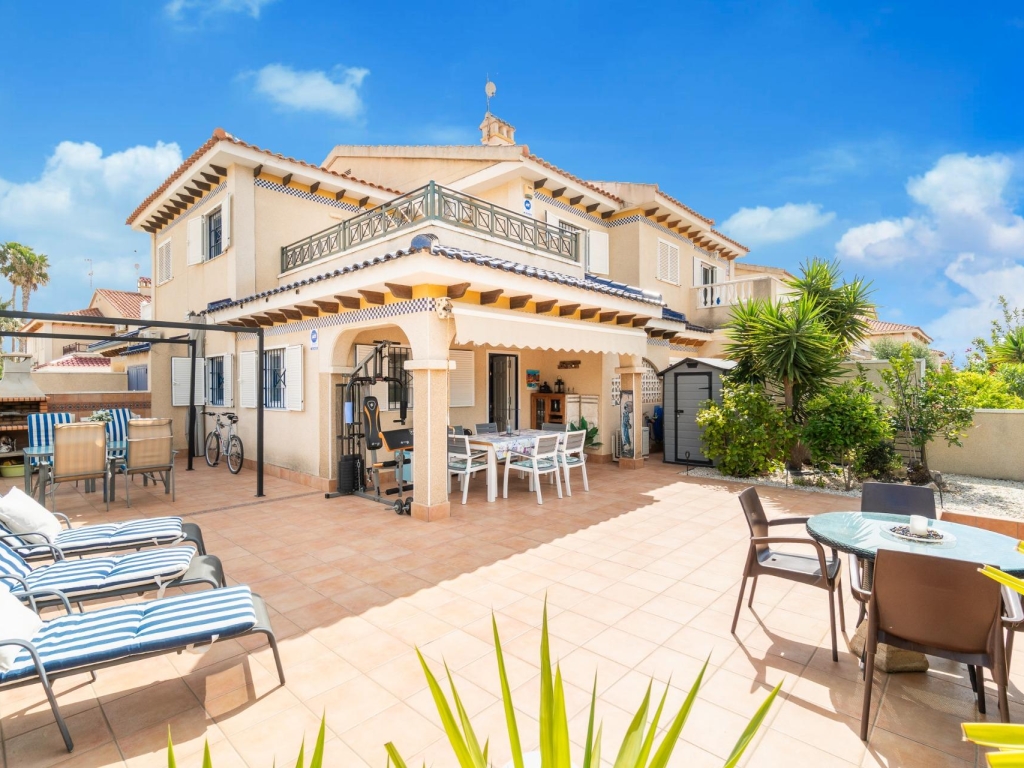 3 Bedroom 2 Bathroom house in Orihuela Costa