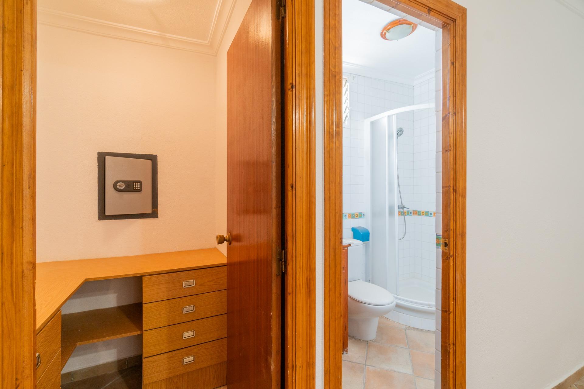 For sale - 4 Bedroom 2 Bathroom Villa in Torrevieja - Orihuela costa  - Alicante
