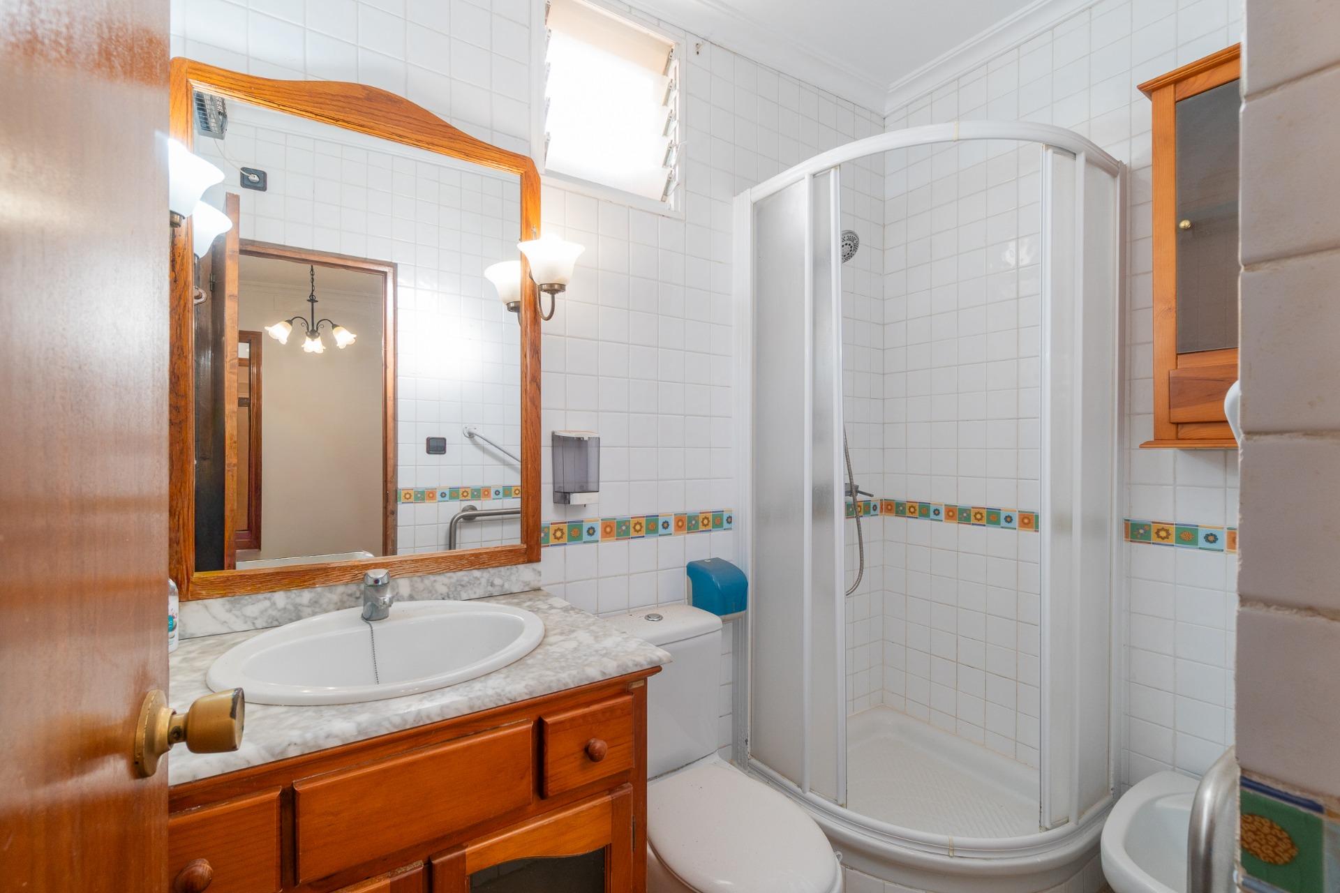 For sale - 4 Bedroom 2 Bathroom Villa in Torrevieja - Orihuela costa  - Alicante