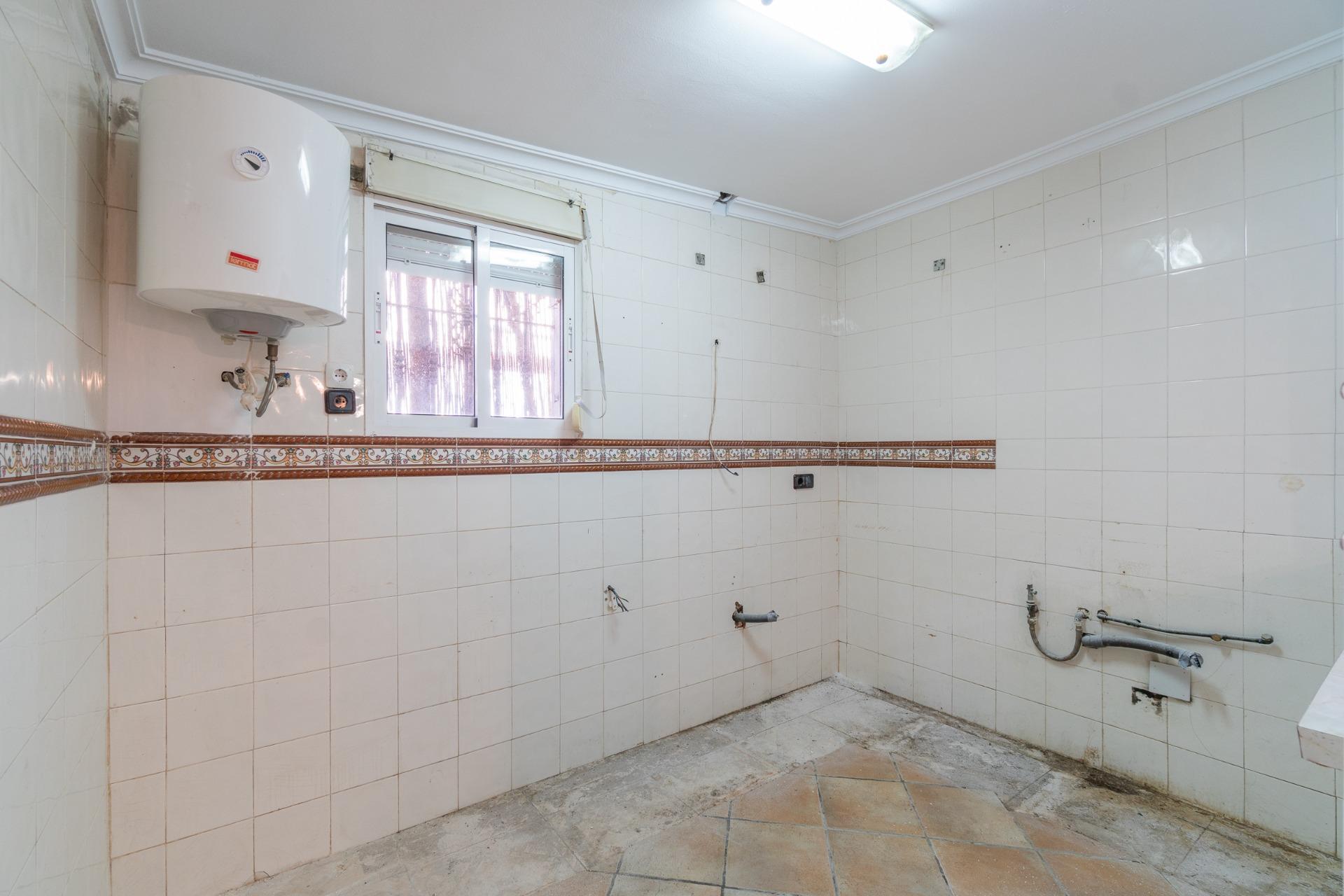 For sale - 4 Bedroom 2 Bathroom Villa in Torrevieja - Orihuela costa  - Alicante