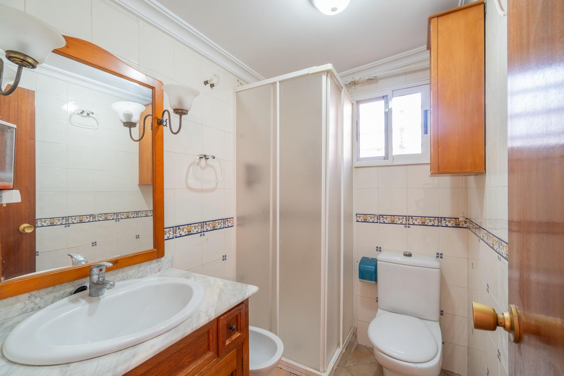 For sale - 4 Bedroom 2 Bathroom Villa in Torrevieja - Orihuela costa  - Alicante