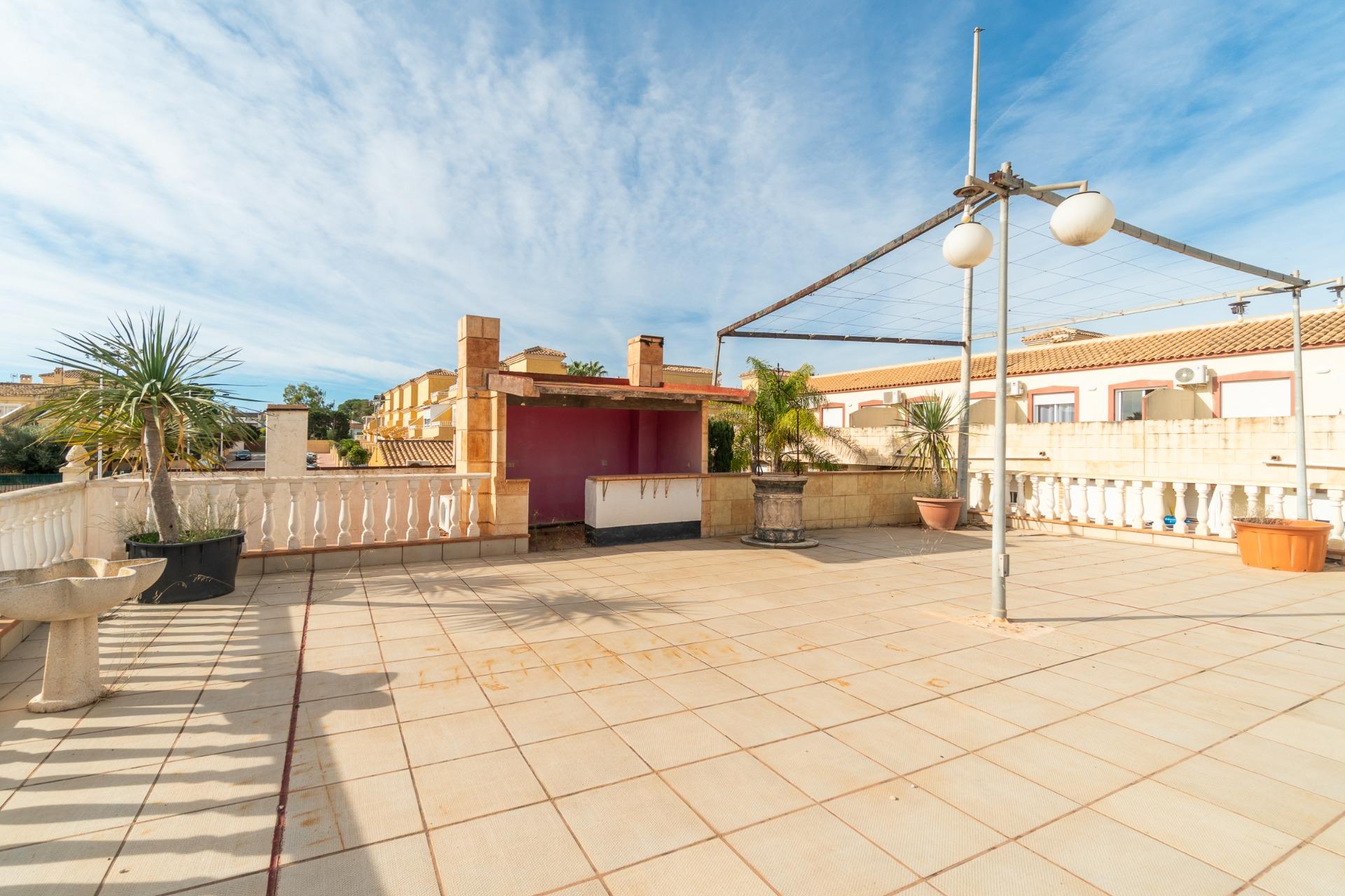 For sale - 4 Bedroom 2 Bathroom Villa in Torrevieja - Orihuela costa  - Alicante