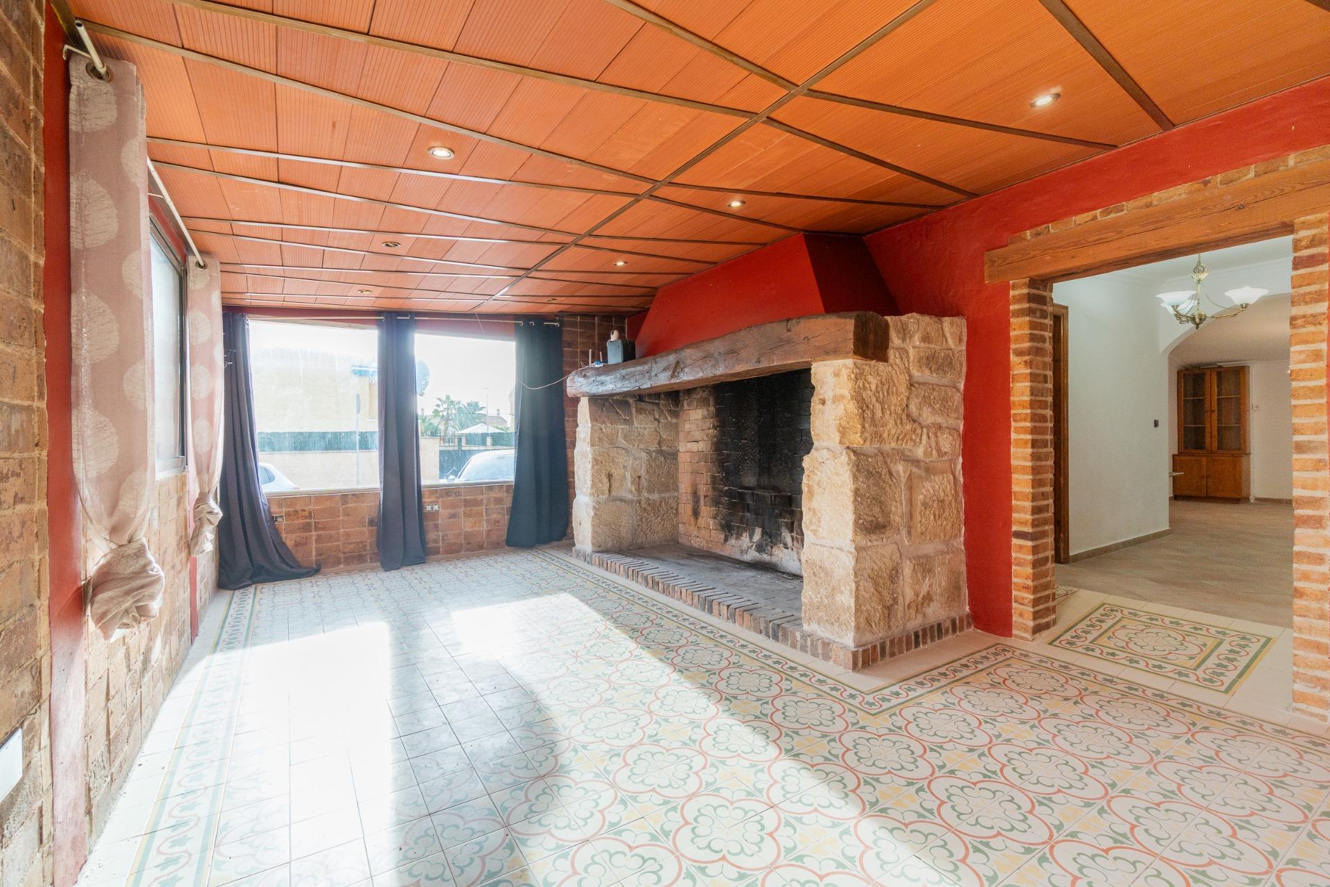For sale - 4 Bedroom 2 Bathroom Villa in Torrevieja - Orihuela costa  - Alicante