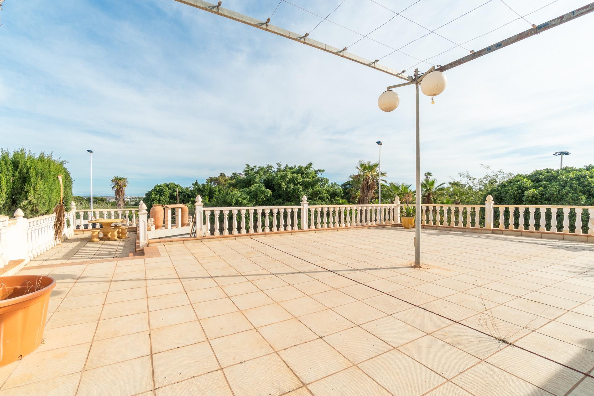 For sale - 4 Bedroom 2 Bathroom Villa in Torrevieja - Orihuela costa  - Alicante