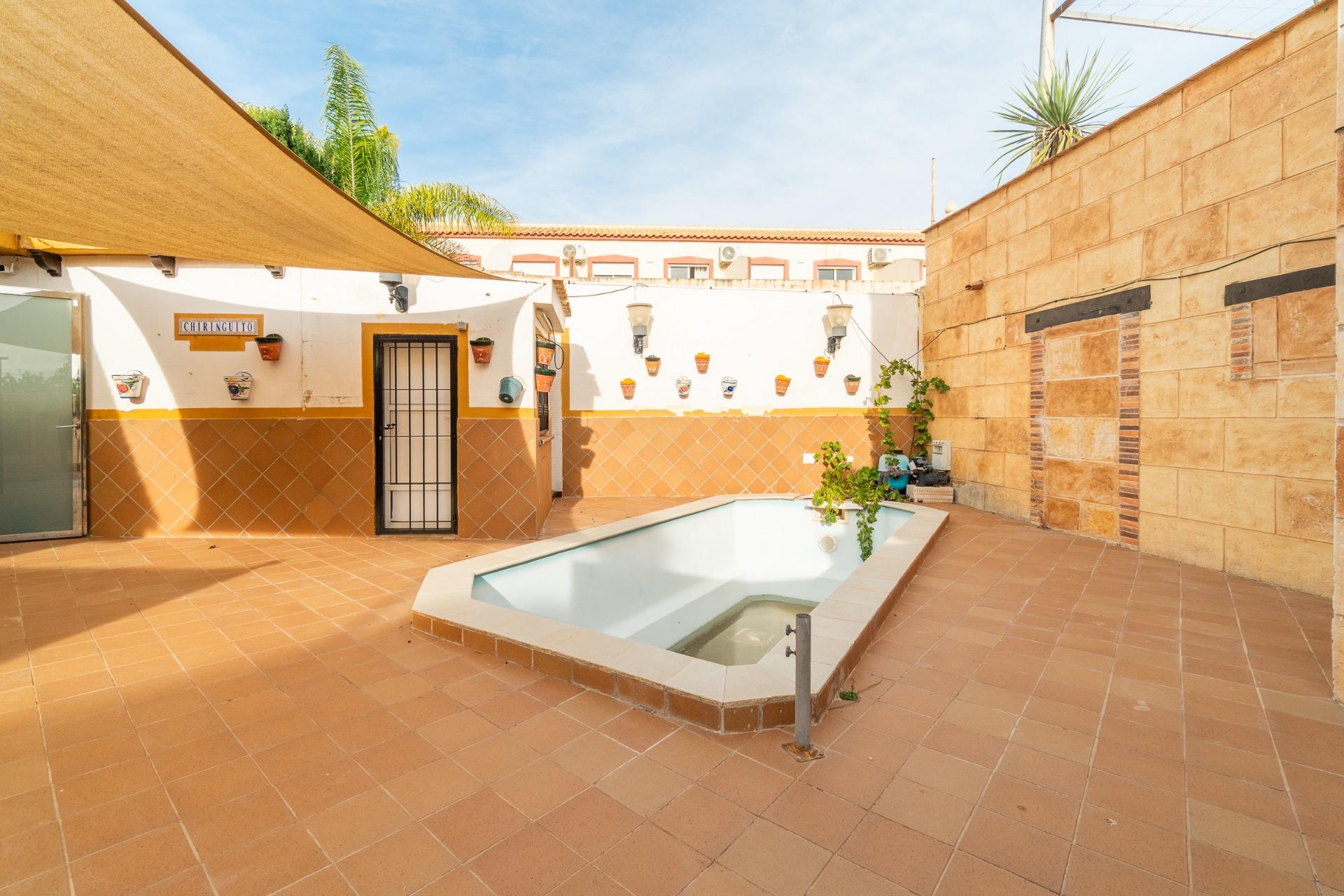 For sale - 4 Bedroom 2 Bathroom Villa in Torrevieja - Los altos  - Alicante
