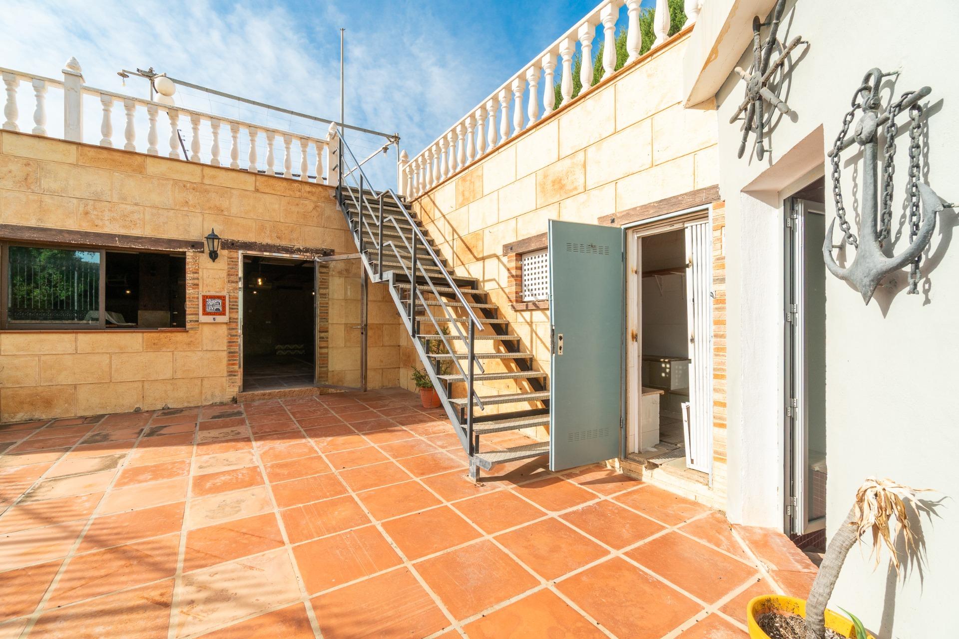 For sale - 4 Bedroom 2 Bathroom Villa in Torrevieja - Los altos  - Alicante
