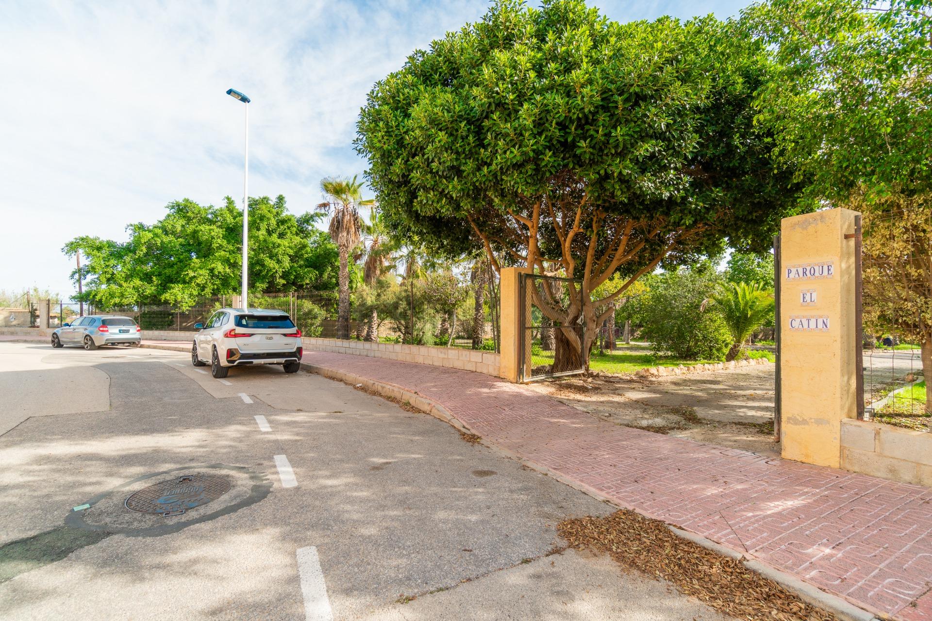 For sale - 4 Bedroom 2 Bathroom Villa in Torrevieja - Los altos  - Alicante