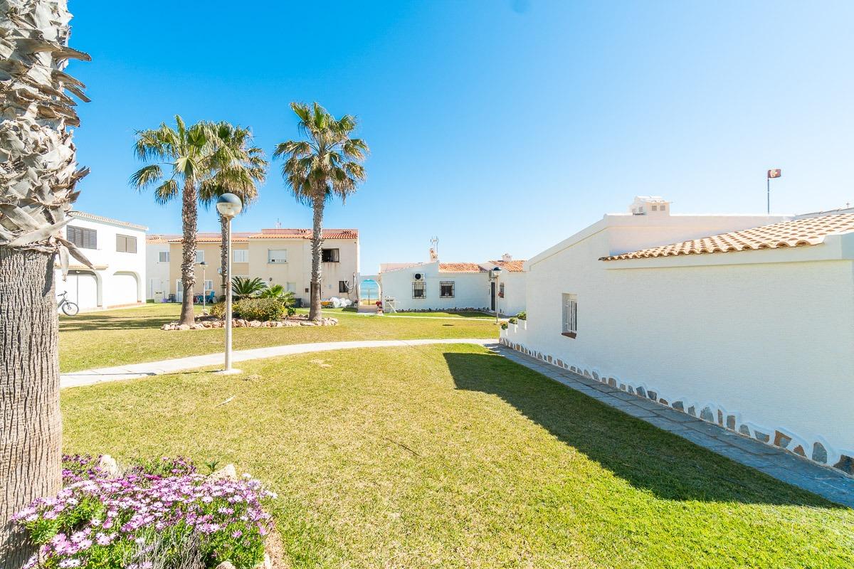 For sale - 2 Bedroom 1 Bathroom Townhouse in Playa Flamenca - Playa Flamenca  - Alicante