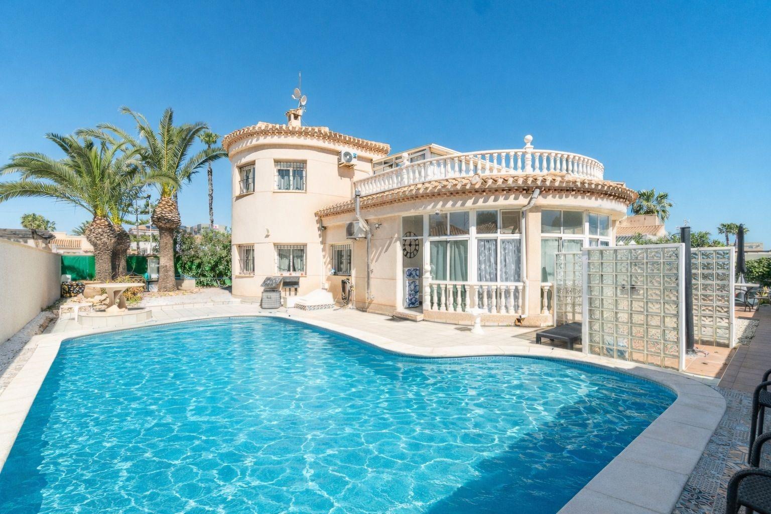 For sale - 3 Bedroom 2 Bathroom Villa in Playa Flamenca - Playa Flamenca - Alicante