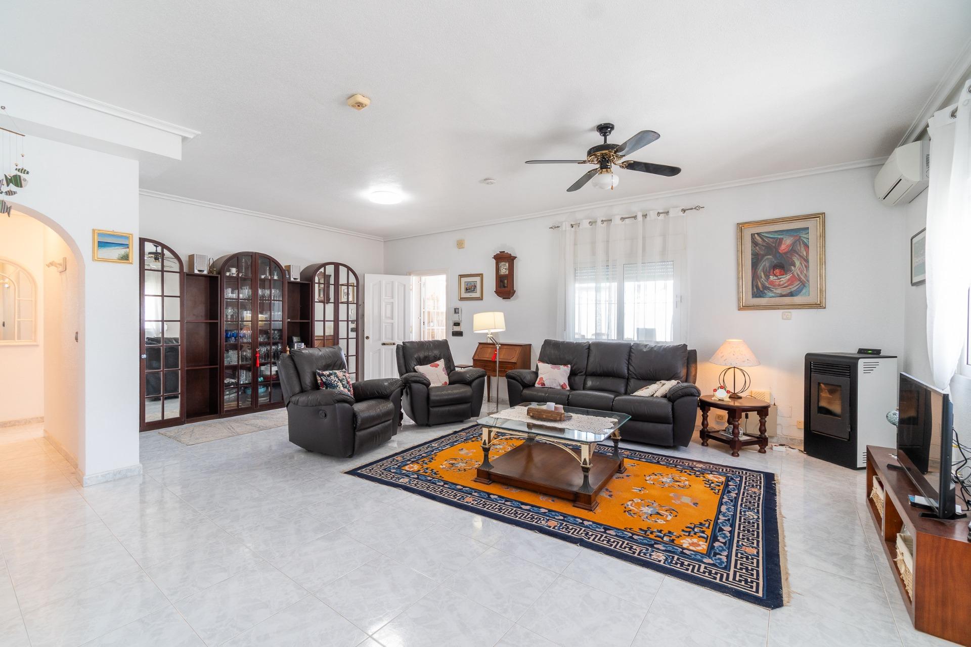 For sale - 3 Bedroom 2 Bathroom Villa in Playa Flamenca - Playa Flamenca - Alicante