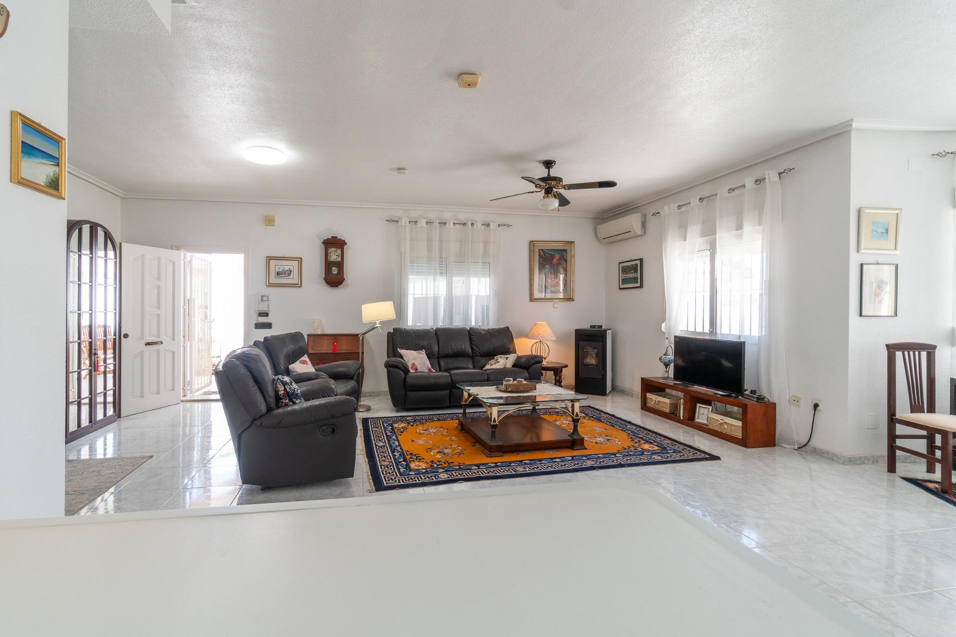 For sale - 3 Bedroom 2 Bathroom Villa in Playa Flamenca - Playa Flamenca - Alicante