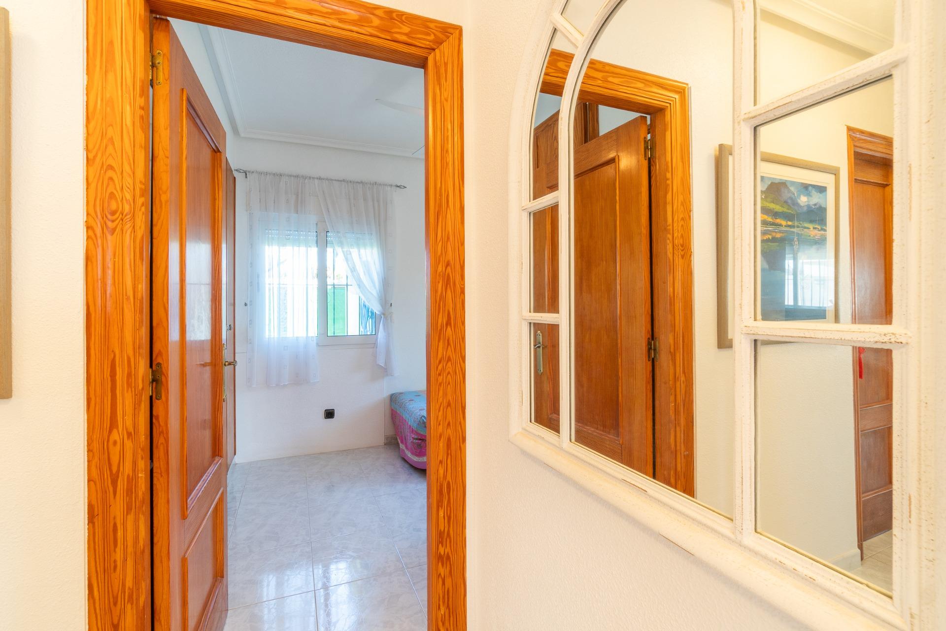 For sale - 3 Bedroom 2 Bathroom Villa in Playa Flamenca - Playa Flamenca - Alicante
