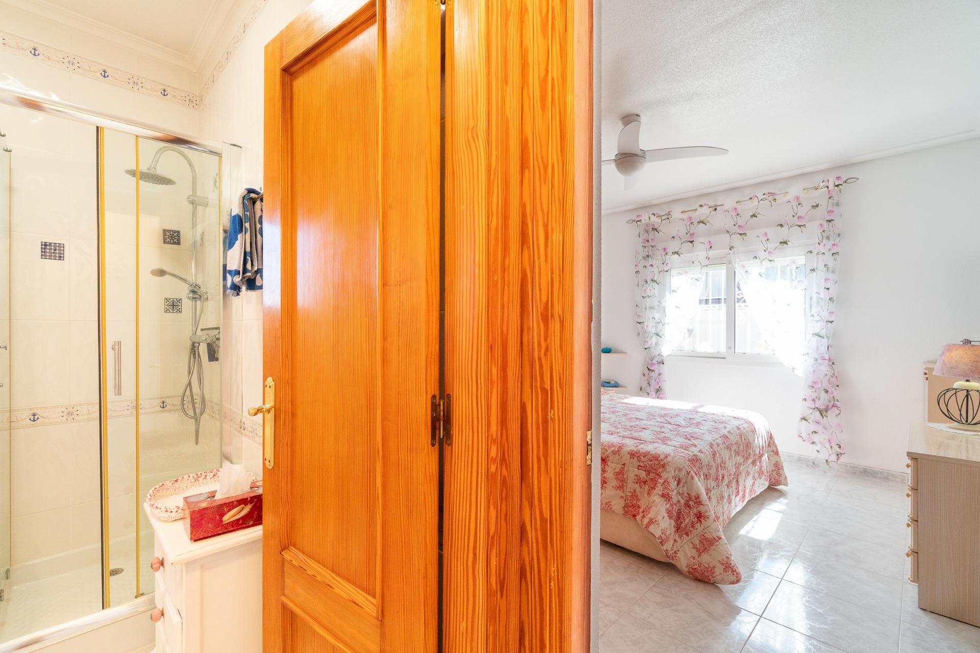 For sale - 3 Bedroom 2 Bathroom Villa in Playa Flamenca - Playa Flamenca - Alicante