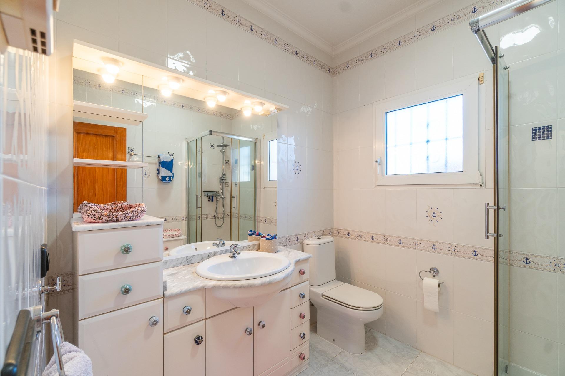 For sale - 3 Bedroom 2 Bathroom Villa in Playa Flamenca - Playa Flamenca - Alicante