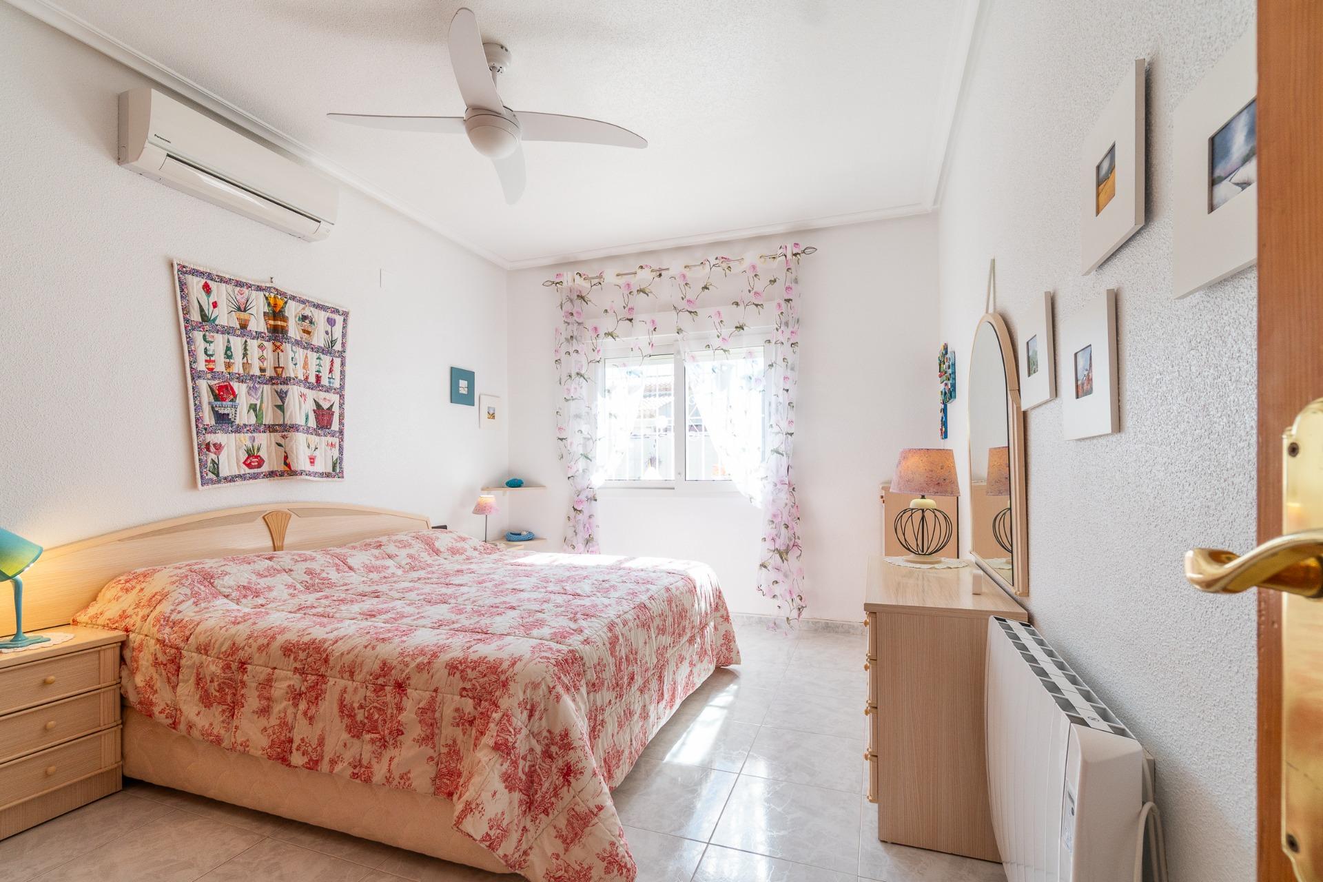 For sale - 3 Bedroom 2 Bathroom Villa in Playa Flamenca - Playa Flamenca - Alicante