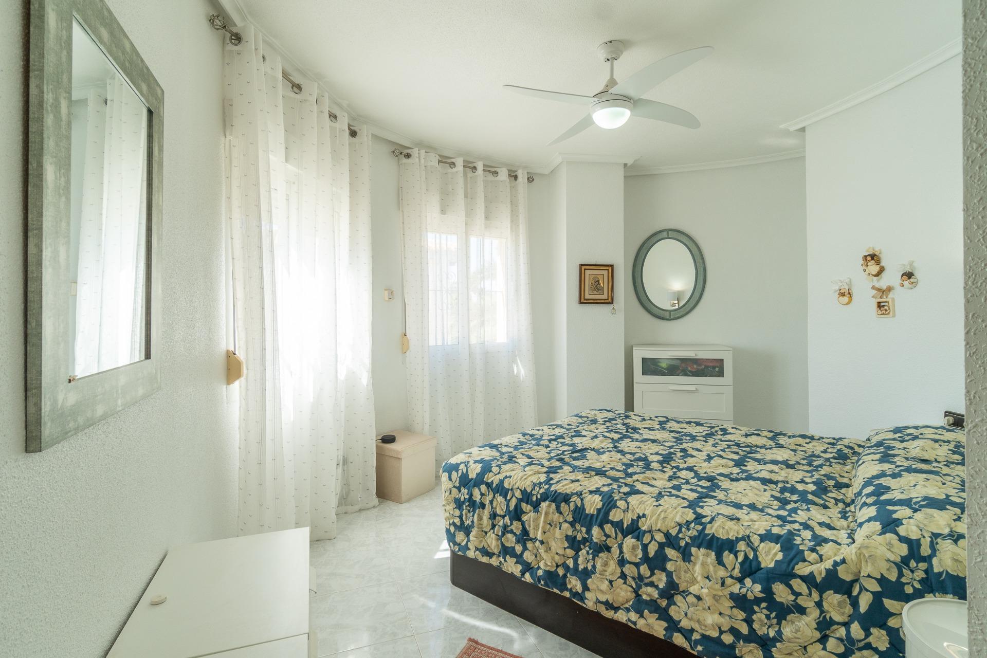 For sale - 3 Bedroom 2 Bathroom Villa in Playa Flamenca - Playa Flamenca - Alicante