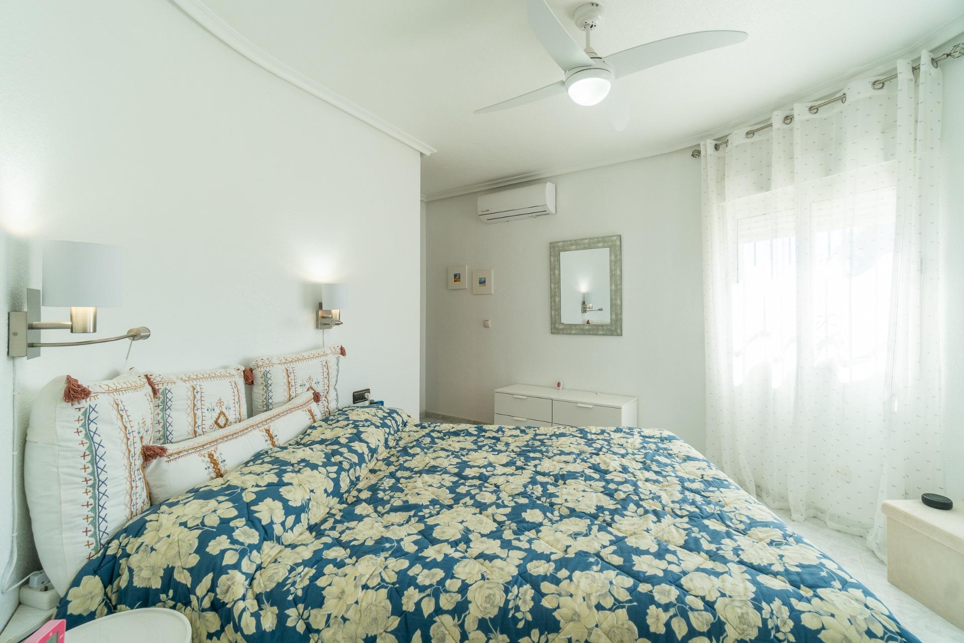 For sale - 3 Bedroom 2 Bathroom Villa in Playa Flamenca - Playa Flamenca - Alicante