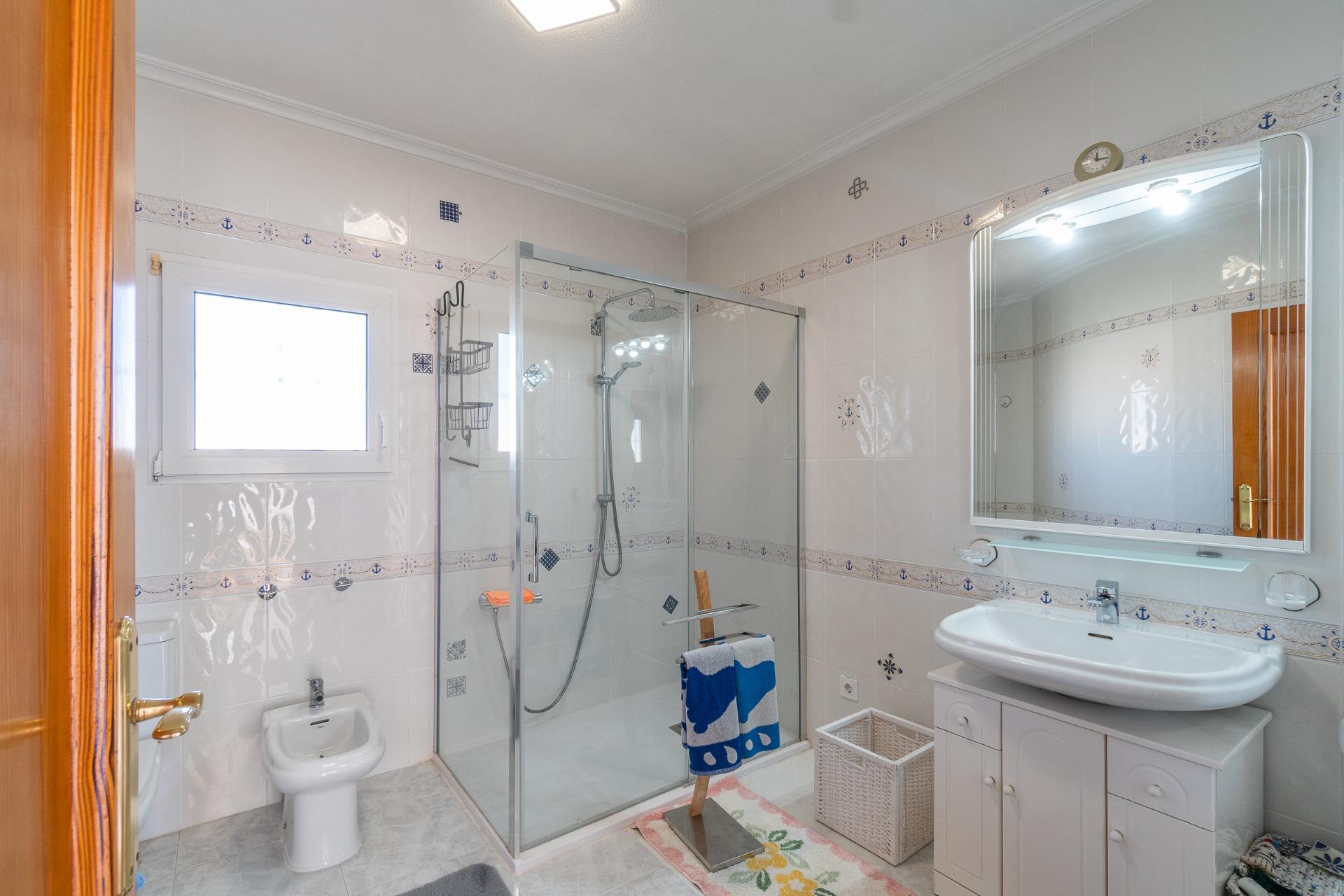 For sale - 3 Bedroom 2 Bathroom Villa in Playa Flamenca - Playa Flamenca - Alicante