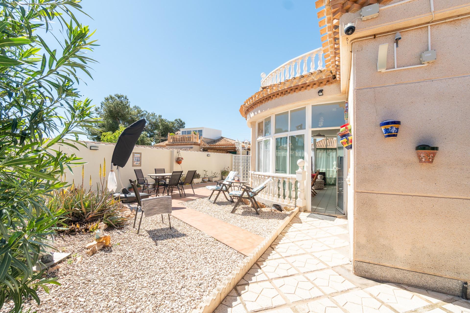 For sale - 3 Bedroom 2 Bathroom Villa in Playa Flamenca - Playa Flamenca - Alicante