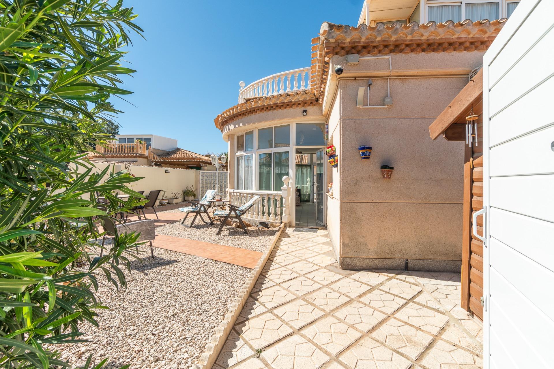 For sale - 3 Bedroom 2 Bathroom Villa in Playa Flamenca - Playa Flamenca - Alicante