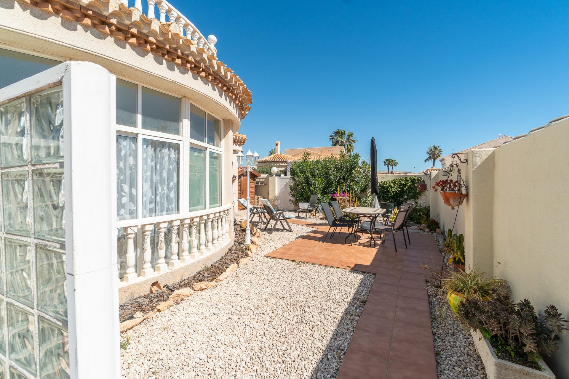 For sale - 3 Bedroom 2 Bathroom Villa in Playa Flamenca - Playa Flamenca - Alicante