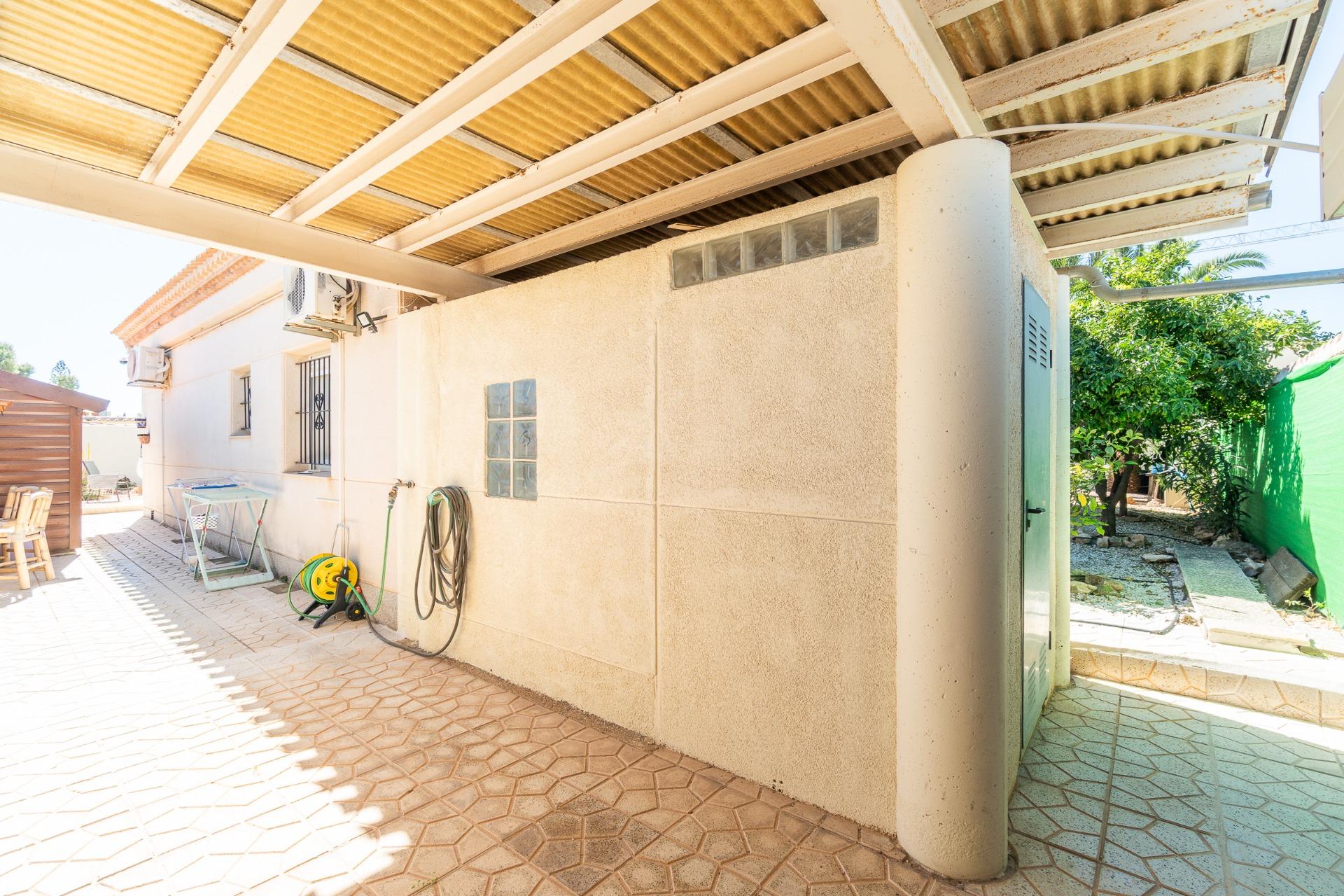 For sale - 3 Bedroom 2 Bathroom Villa in Playa Flamenca - Playa Flamenca - Alicante