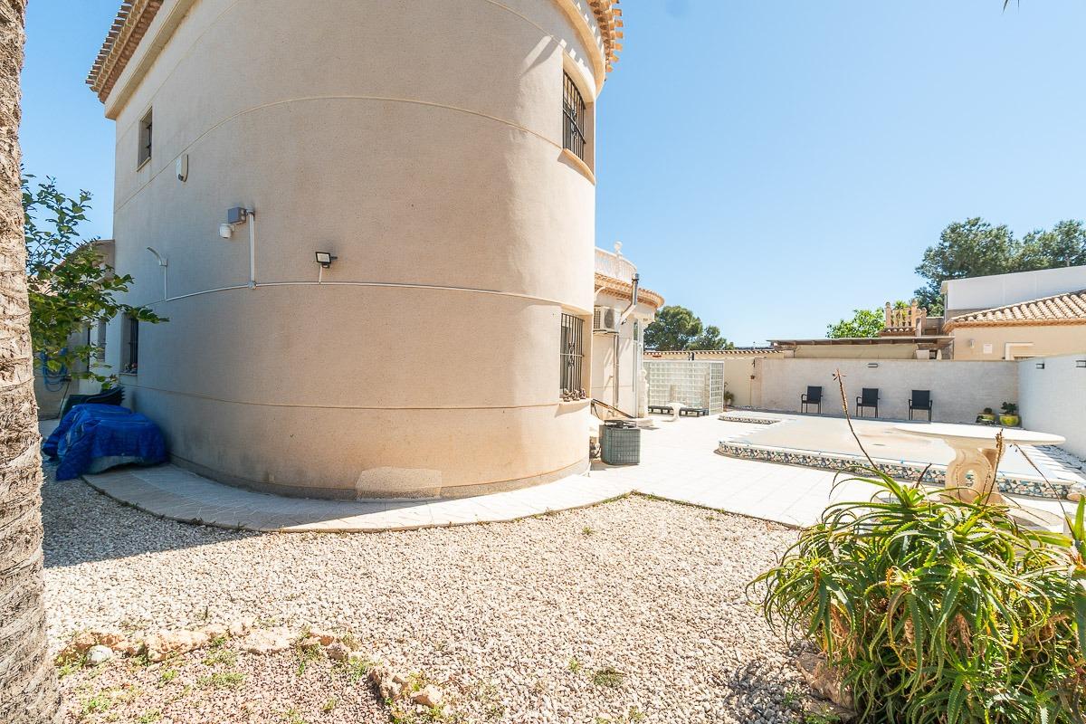 For sale - 3 Bedroom 2 Bathroom Villa in Playa Flamenca - Playa Flamenca - Alicante