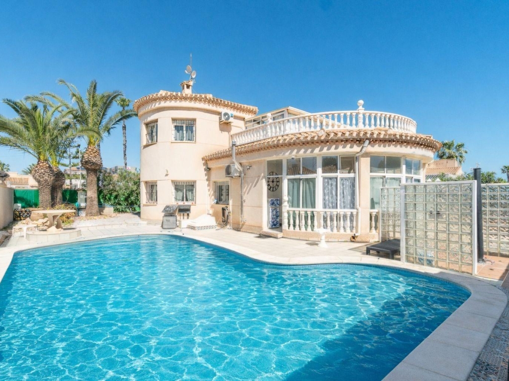 3 Bedroom 2 Bathroom Villa in Orihuela Costa