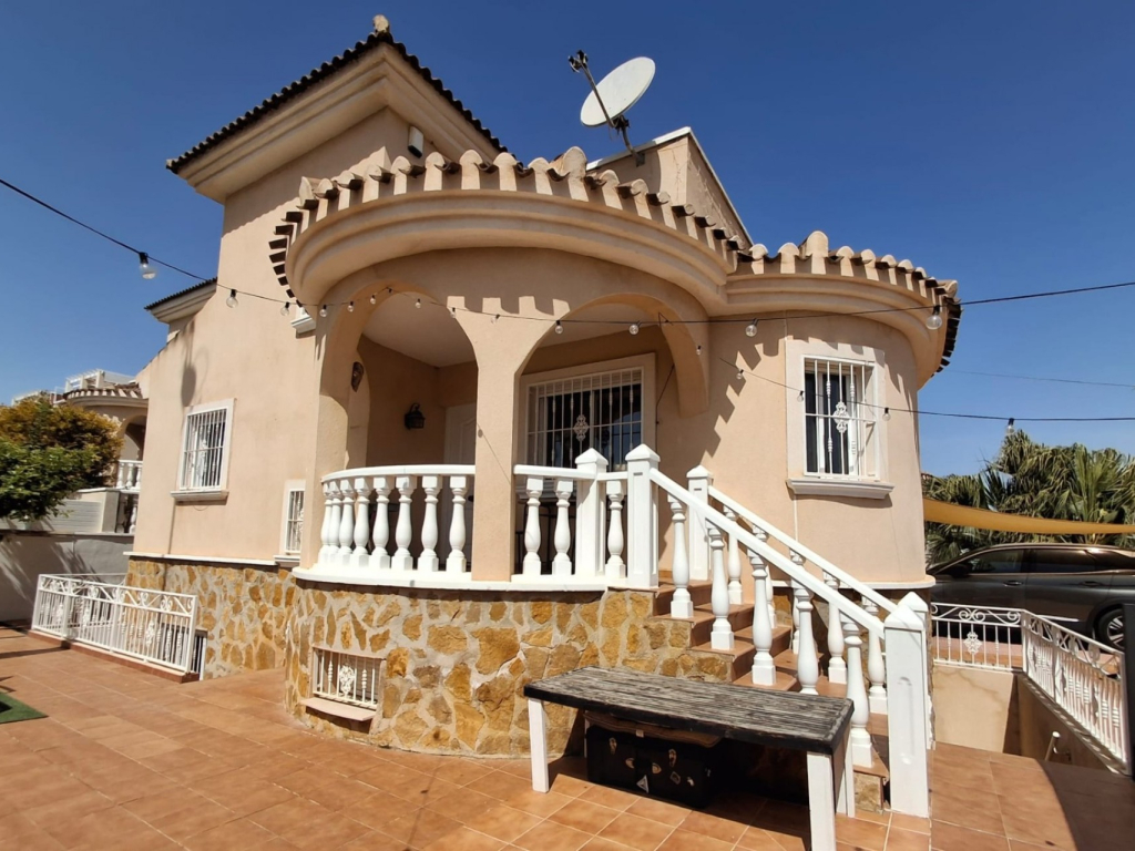 4 Bedroom 3 Bathroom Villa Detached in Ciudad Quesada