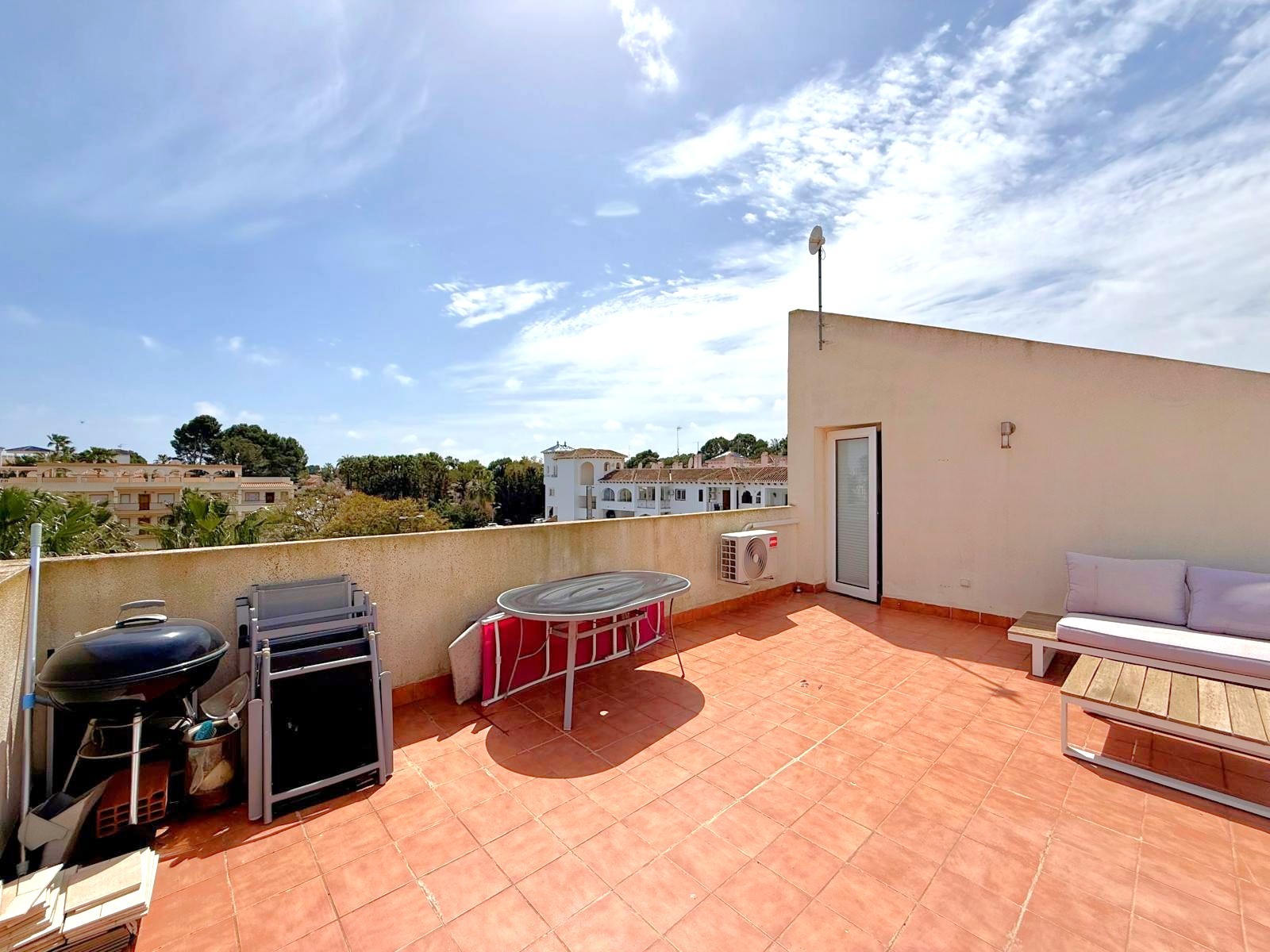 For sale - 2 Bedroom 1 Bathroom Penthouse in Villamartin - Villamartín  - Alicante