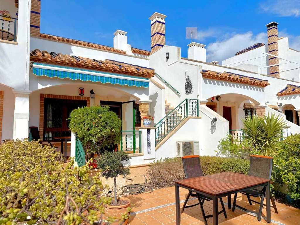 3 Bedroom 3 Bathroom Townhouse in Villamartin