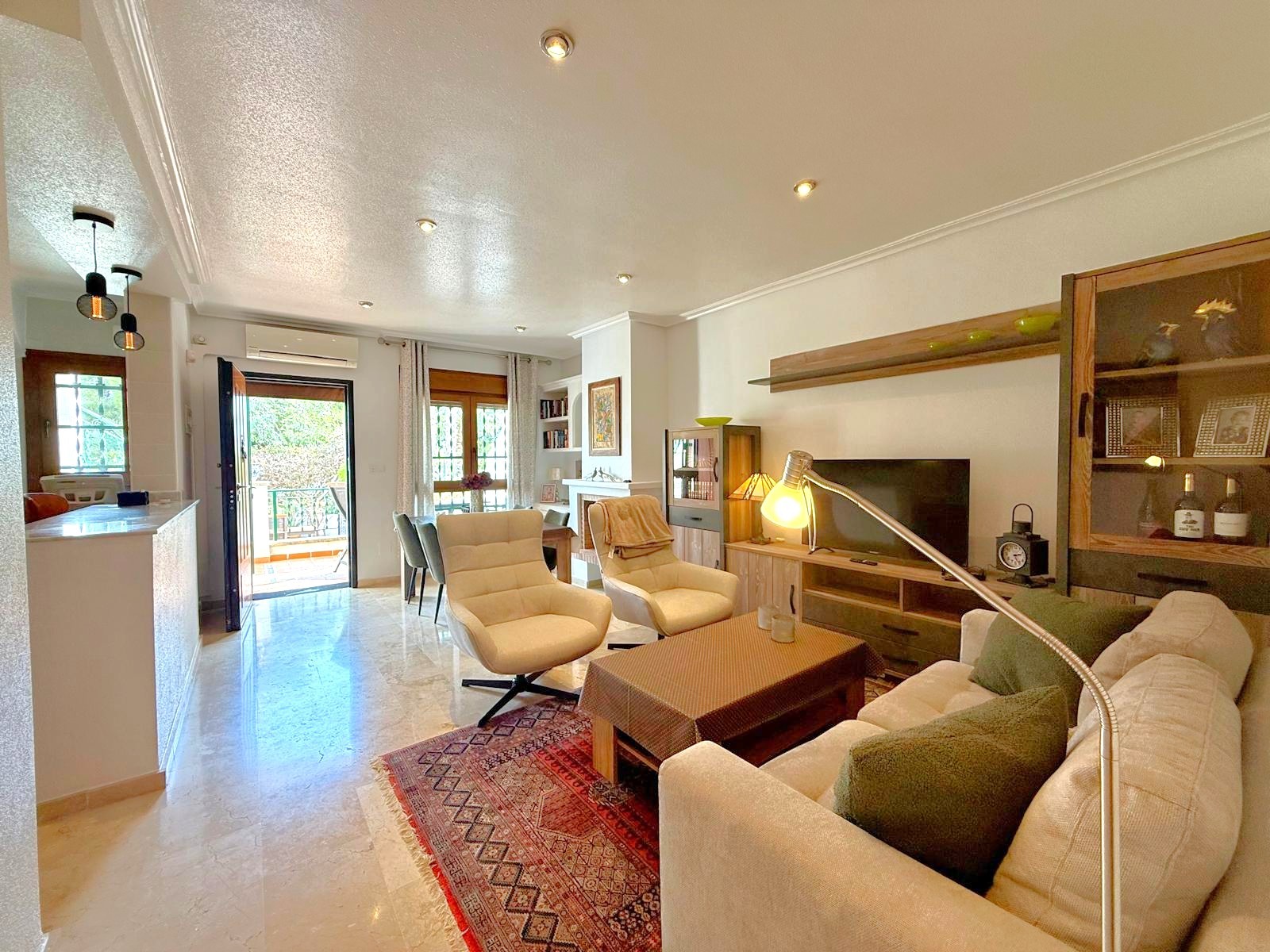 For sale - 3 Bedroom 3 Bathroom Townhouse in Villamartin - Villamartín  - Alicante