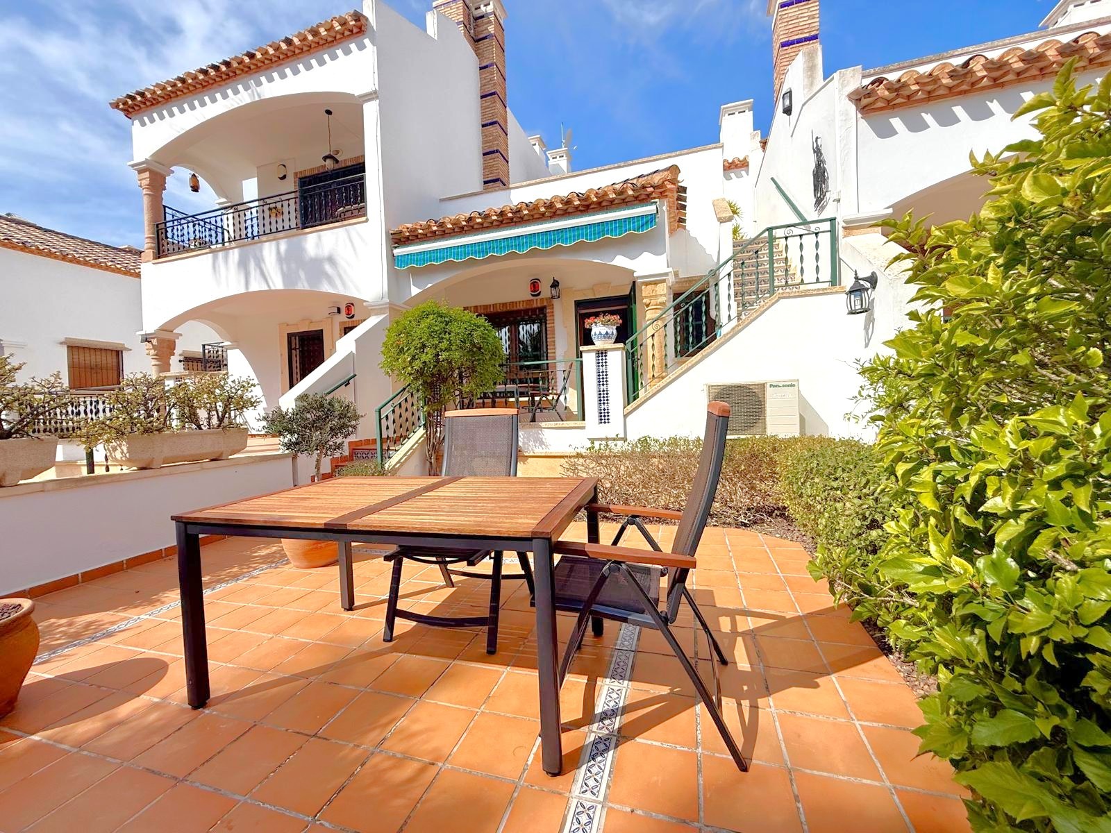 For sale - 3 Bedroom 3 Bathroom Townhouse in Villamartin - Villamartín  - Alicante