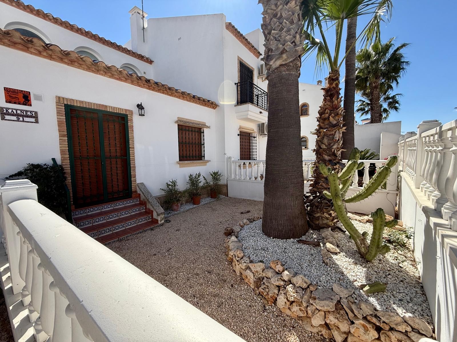 For sale - 3 Bedroom 3 Bathroom Townhouse in Villamartin - Villamartín  - Alicante