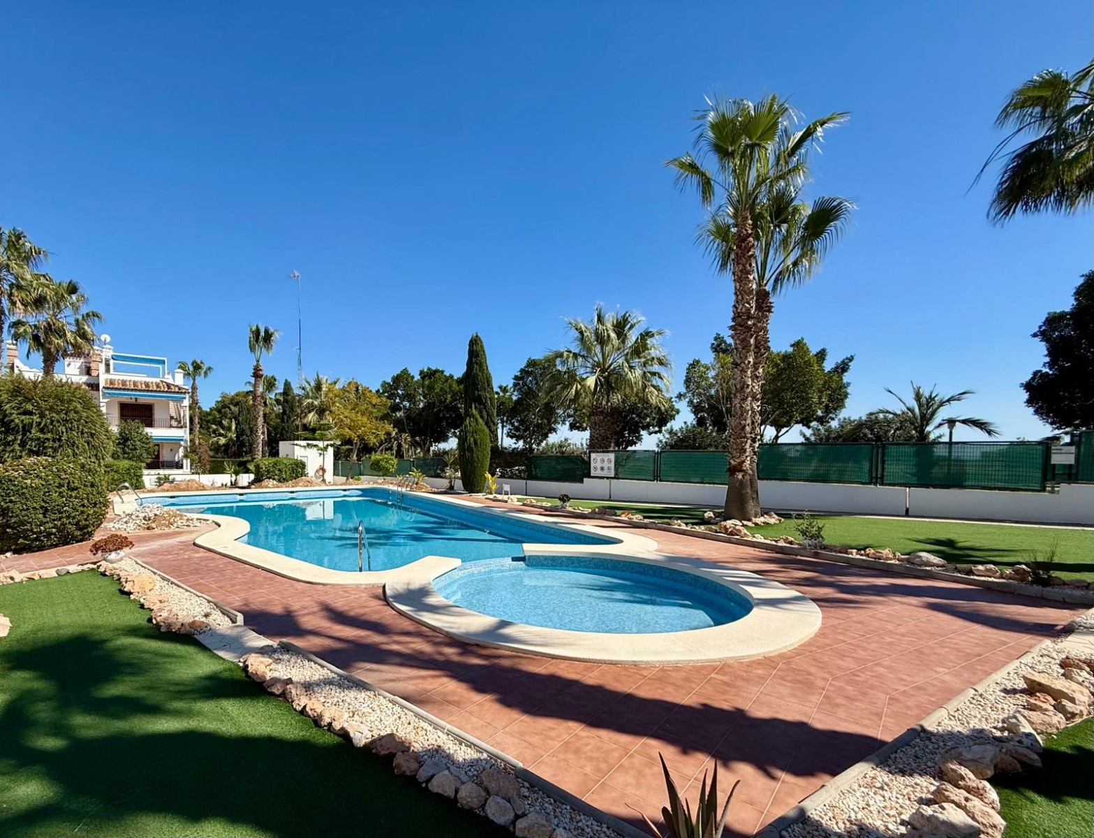 For sale - 3 Bedroom 3 Bathroom Townhouse in Villamartin - Villamartín  - Alicante