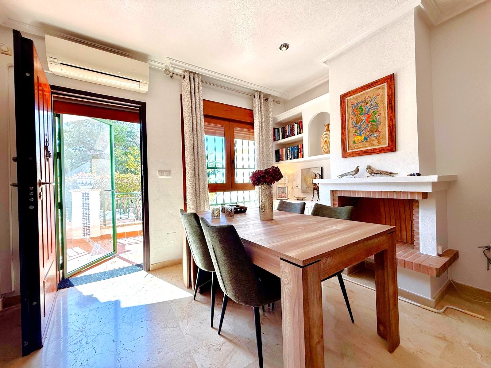 For sale - 3 Bedroom 3 Bathroom Townhouse in Villamartin - Villamartín  - Alicante