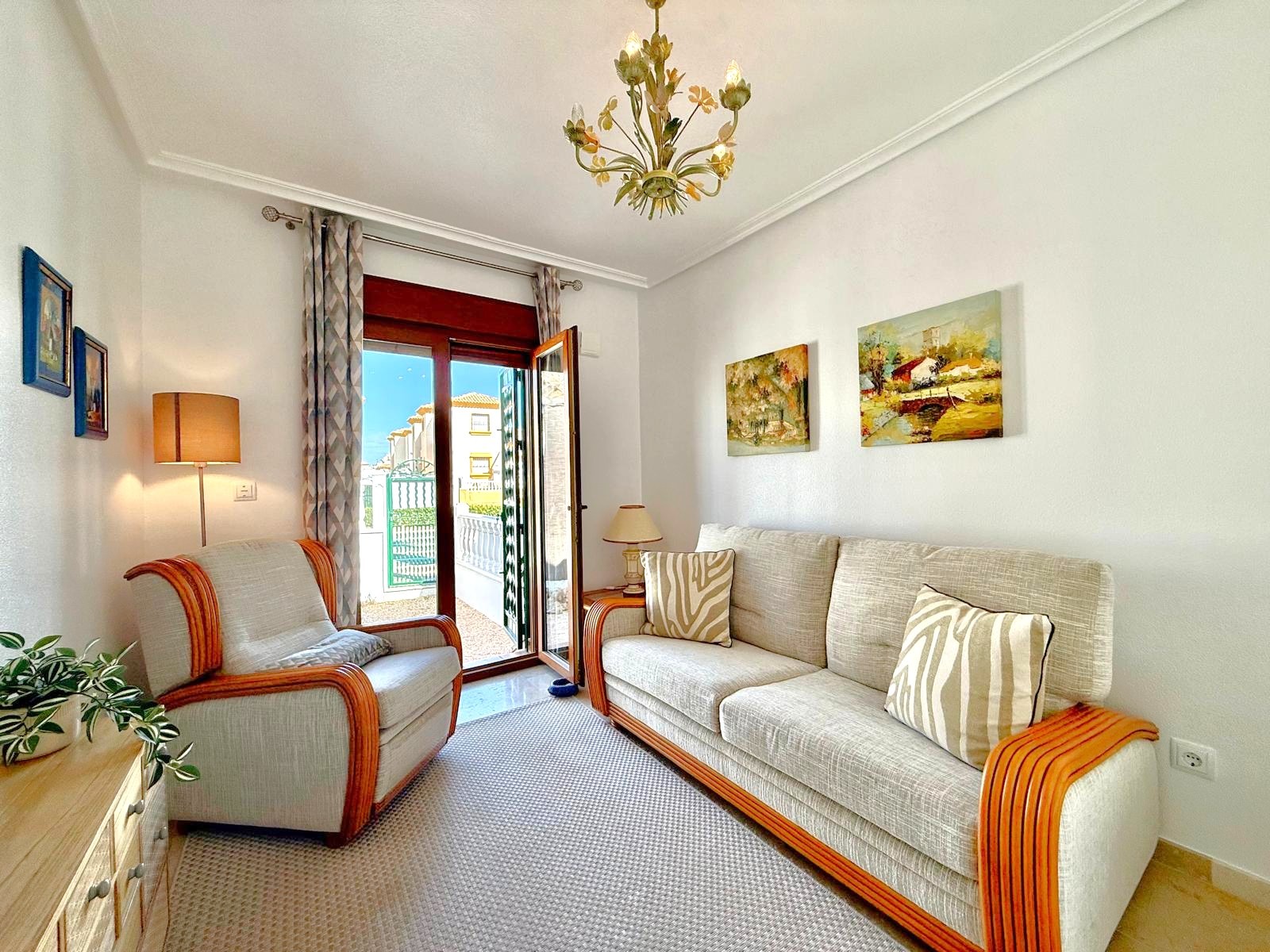 For sale - 3 Bedroom 3 Bathroom Townhouse in Villamartin - Villamartín  - Alicante