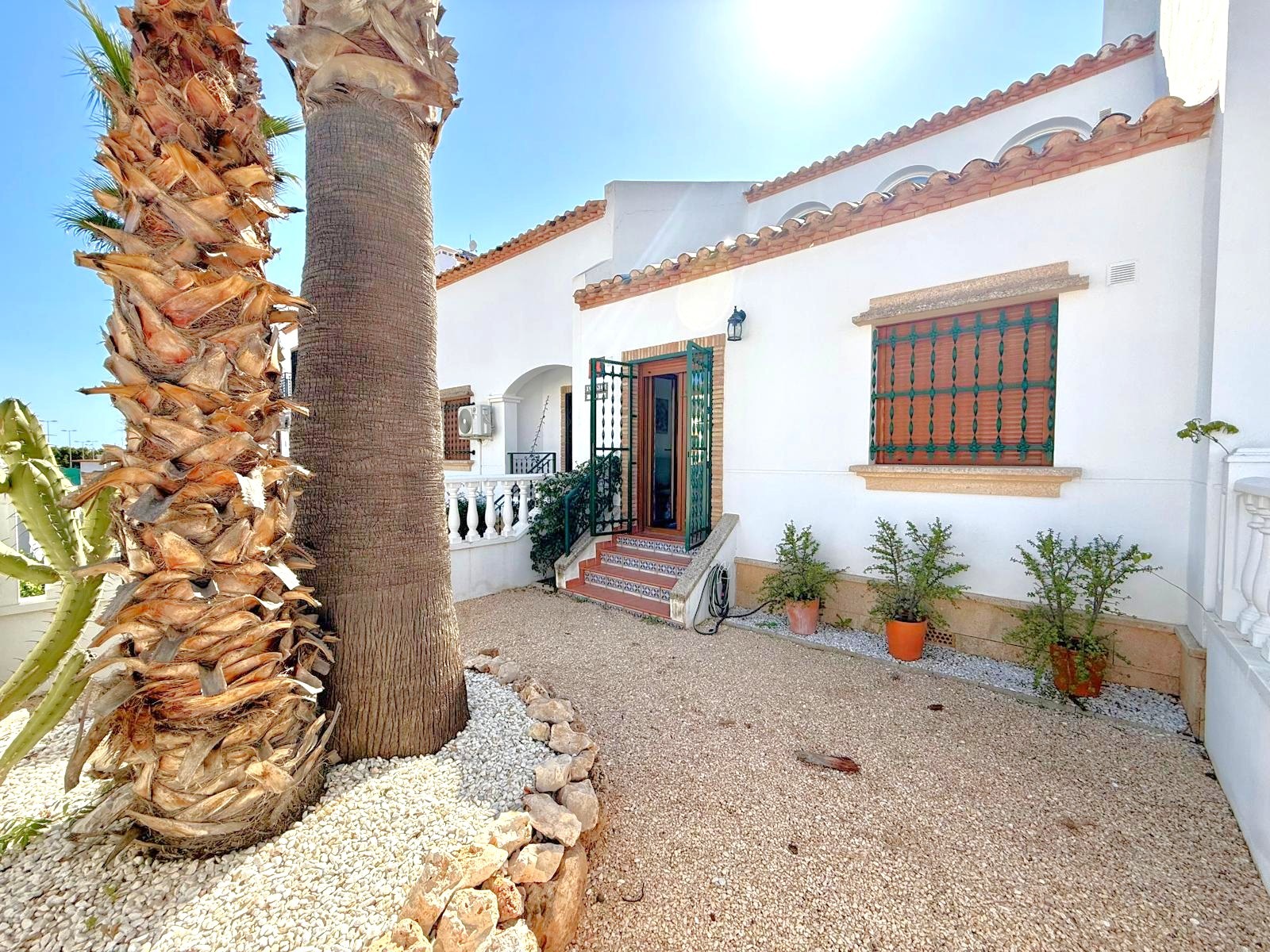 For sale - 3 Bedroom 3 Bathroom Townhouse in Villamartin - Villamartín  - Alicante