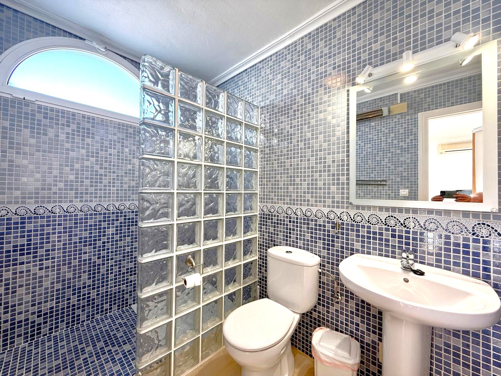 For sale - 3 Bedroom 3 Bathroom Townhouse in Villamartin - Villamartín  - Alicante