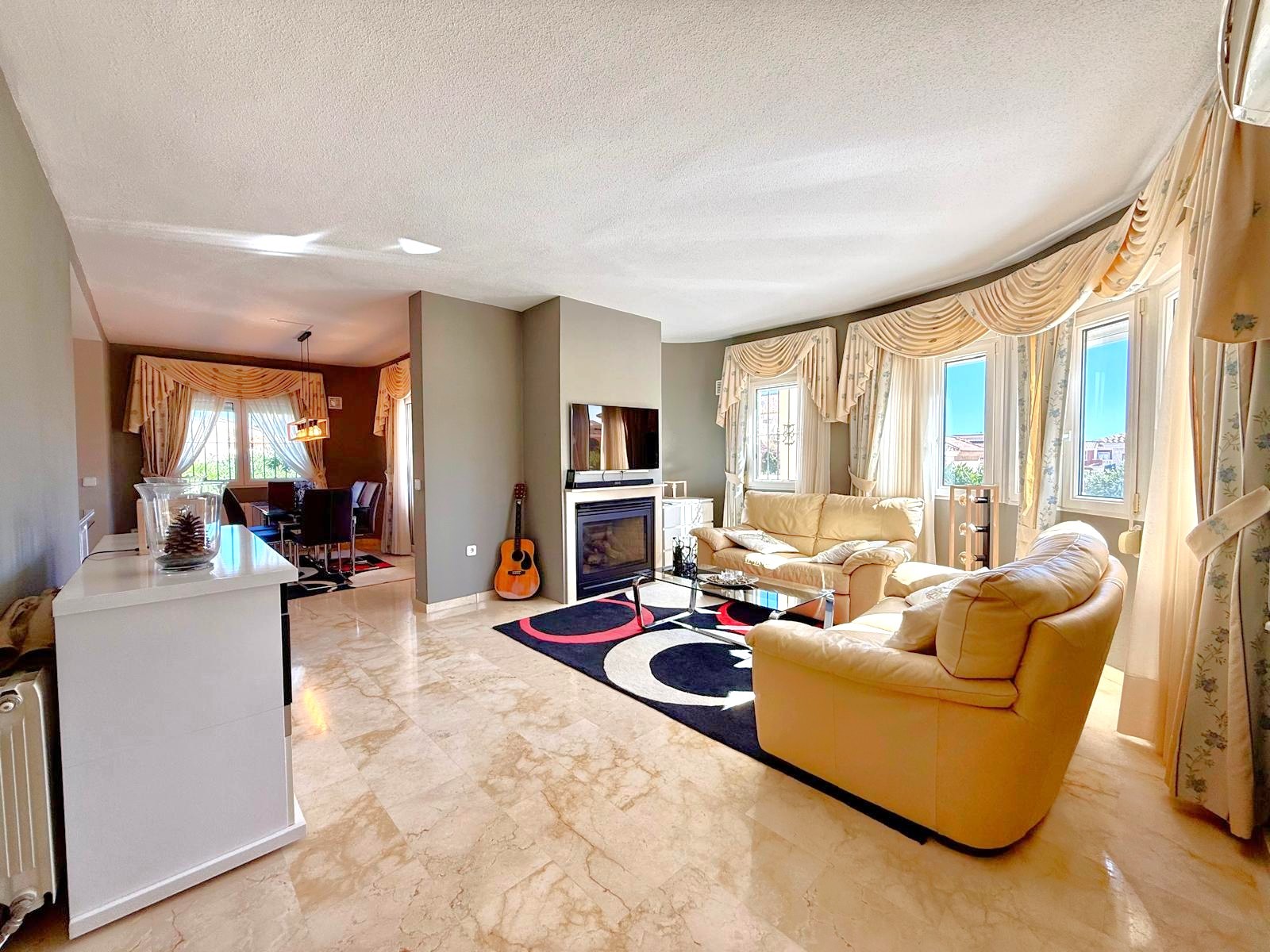 For sale - 3 Bedroom 3 Bathroom Villa in Villamartin - Los Dolses  - Alicante