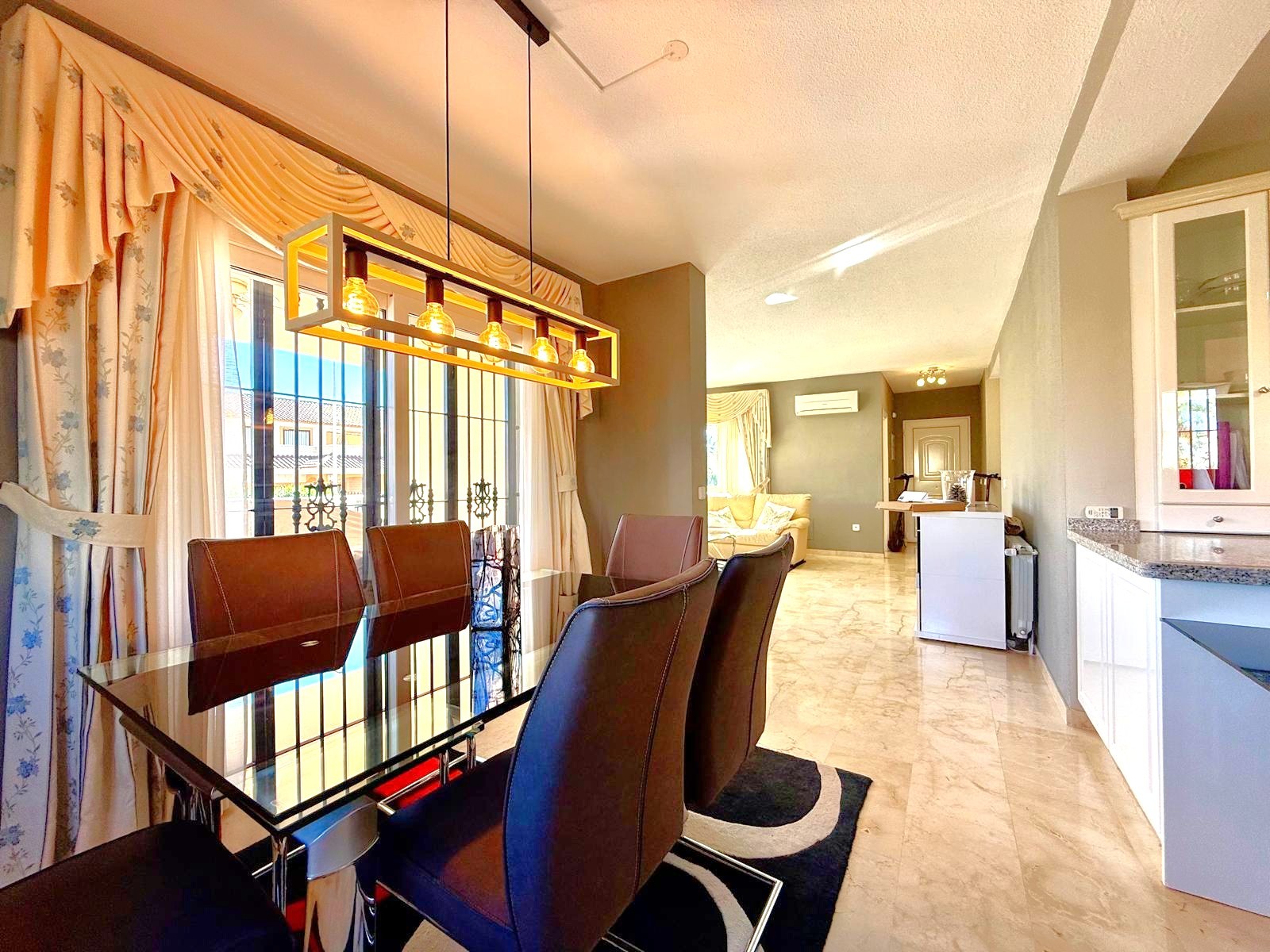 For sale - 3 Bedroom 3 Bathroom Villa in Villamartin - Los Dolses  - Alicante