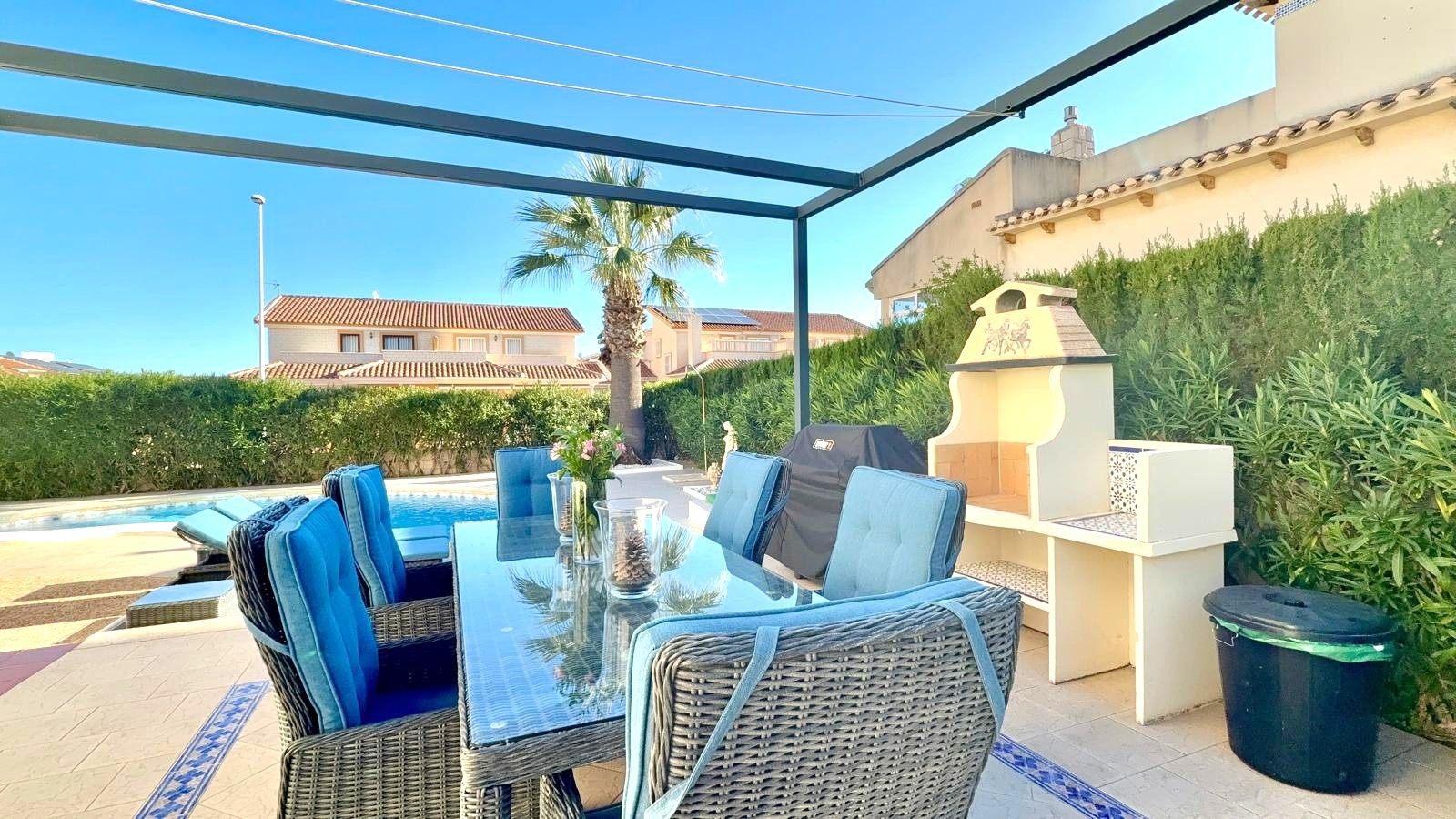 For sale - 3 Bedroom 3 Bathroom Villa in Villamartin - Los Dolses  - Alicante