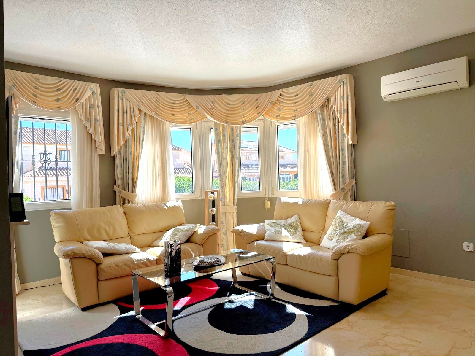 For sale - 3 Bedroom 3 Bathroom Villa in Villamartin - Los Dolses  - Alicante