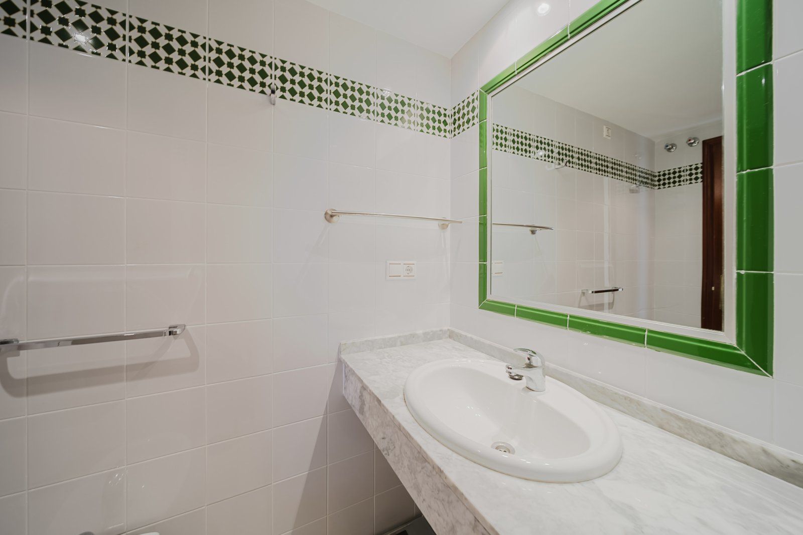 For sale - 3 Bedroom 2 Bathroom Apartamento in Torrevieja - Playa de Los Locos  - Alicante