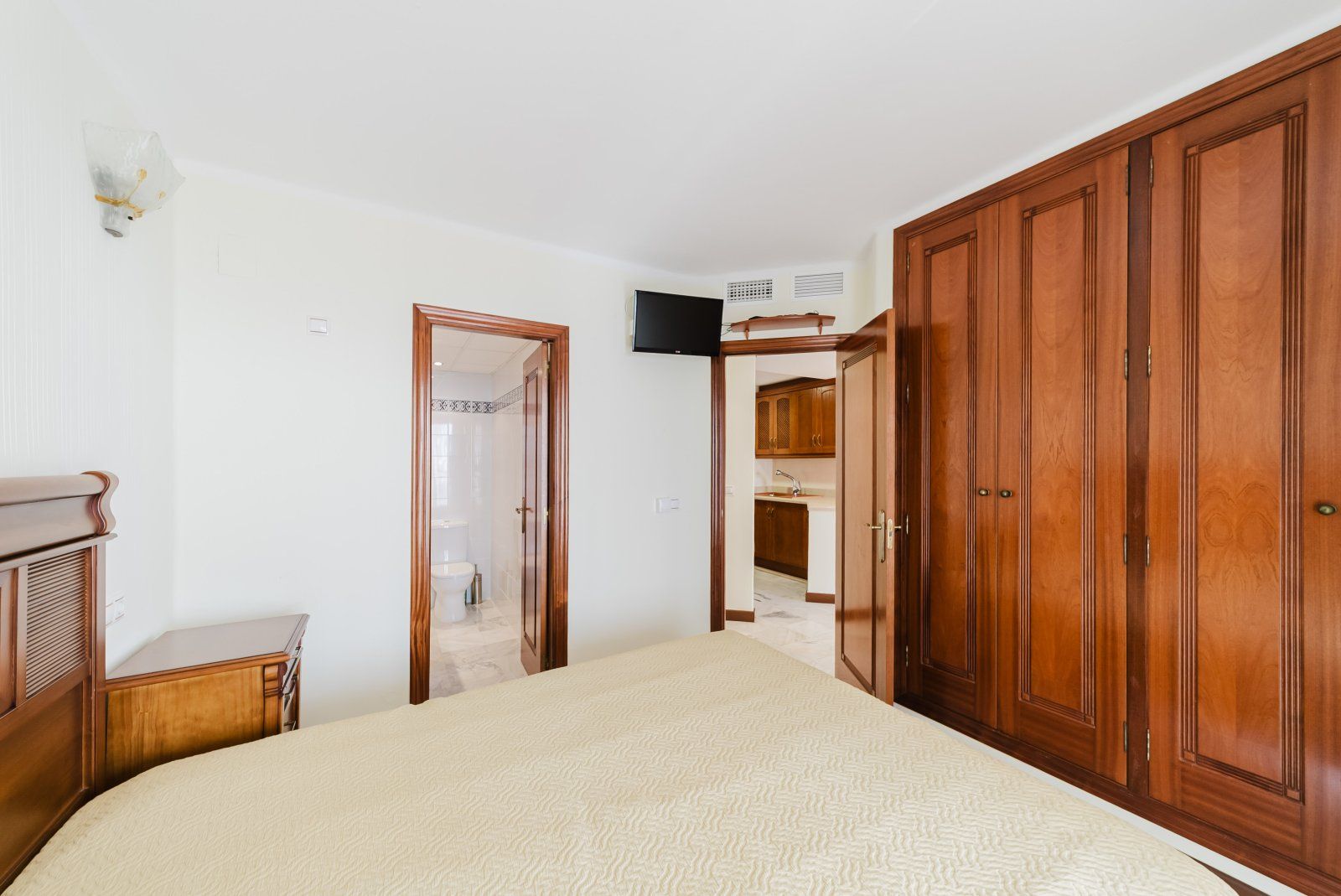 For sale - 3 Bedroom 2 Bathroom Apartamento in Torrevieja - Playa de Los Locos  - Alicante