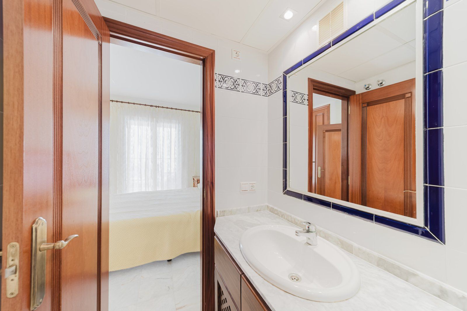 For sale - 3 Bedroom 2 Bathroom Apartamento in Torrevieja - Playa de Los Locos  - Alicante