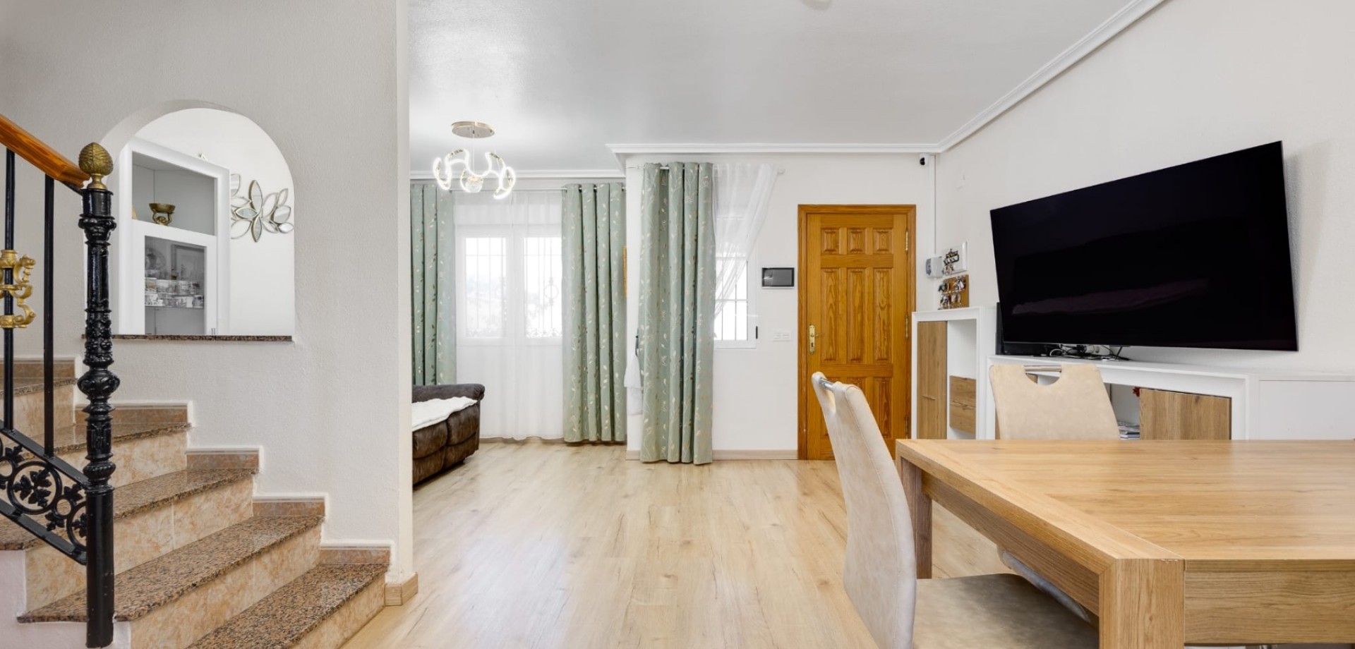 For sale - 3 Bedroom 2 Bathroom Townhouse in Torrevieja - Torrevieja  - Costa Blanca (Alicante)