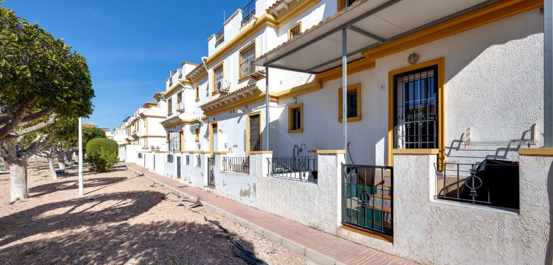For sale - 3 Bedroom 2 Bathroom Townhouse in Torrevieja - Torrevieja  - Costa Blanca (Alicante)